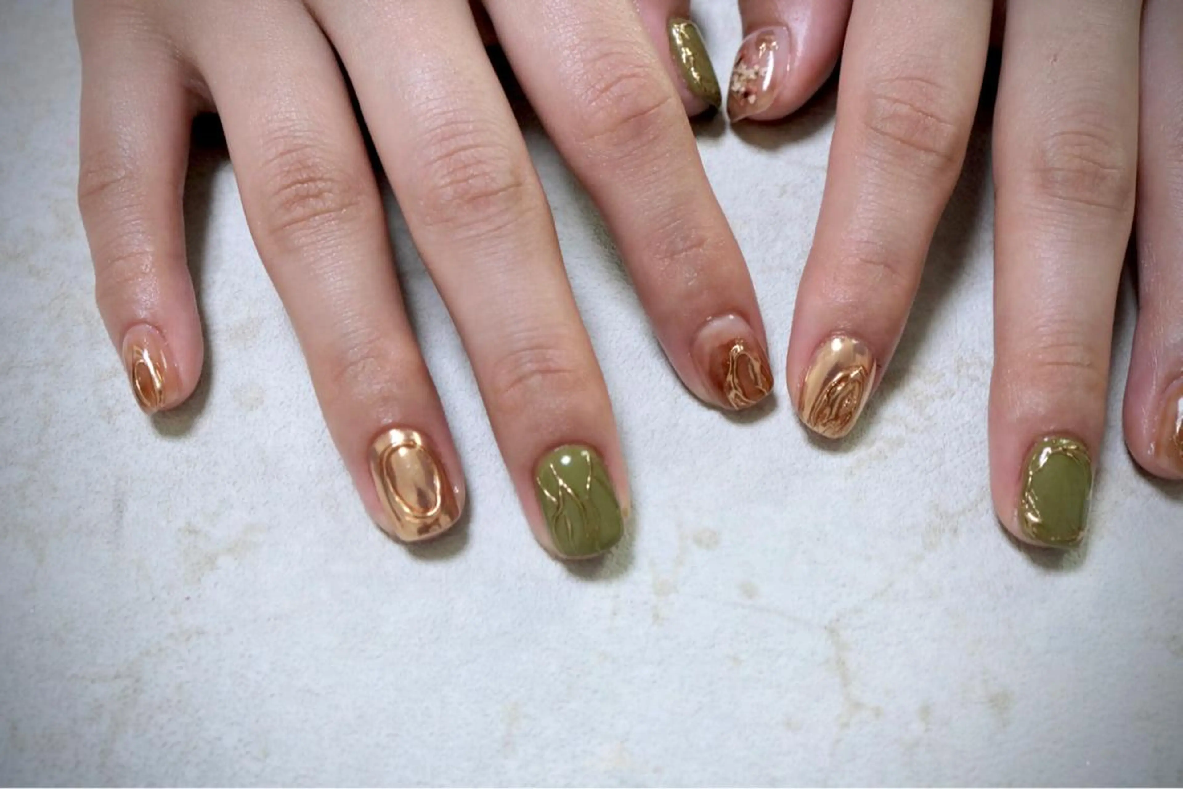 ネイル オーロラネイル カジュアル フラッシュネイル ジェルネイル ラメ(グリッター) ハンドネイル MH Nailのネイルデザイン