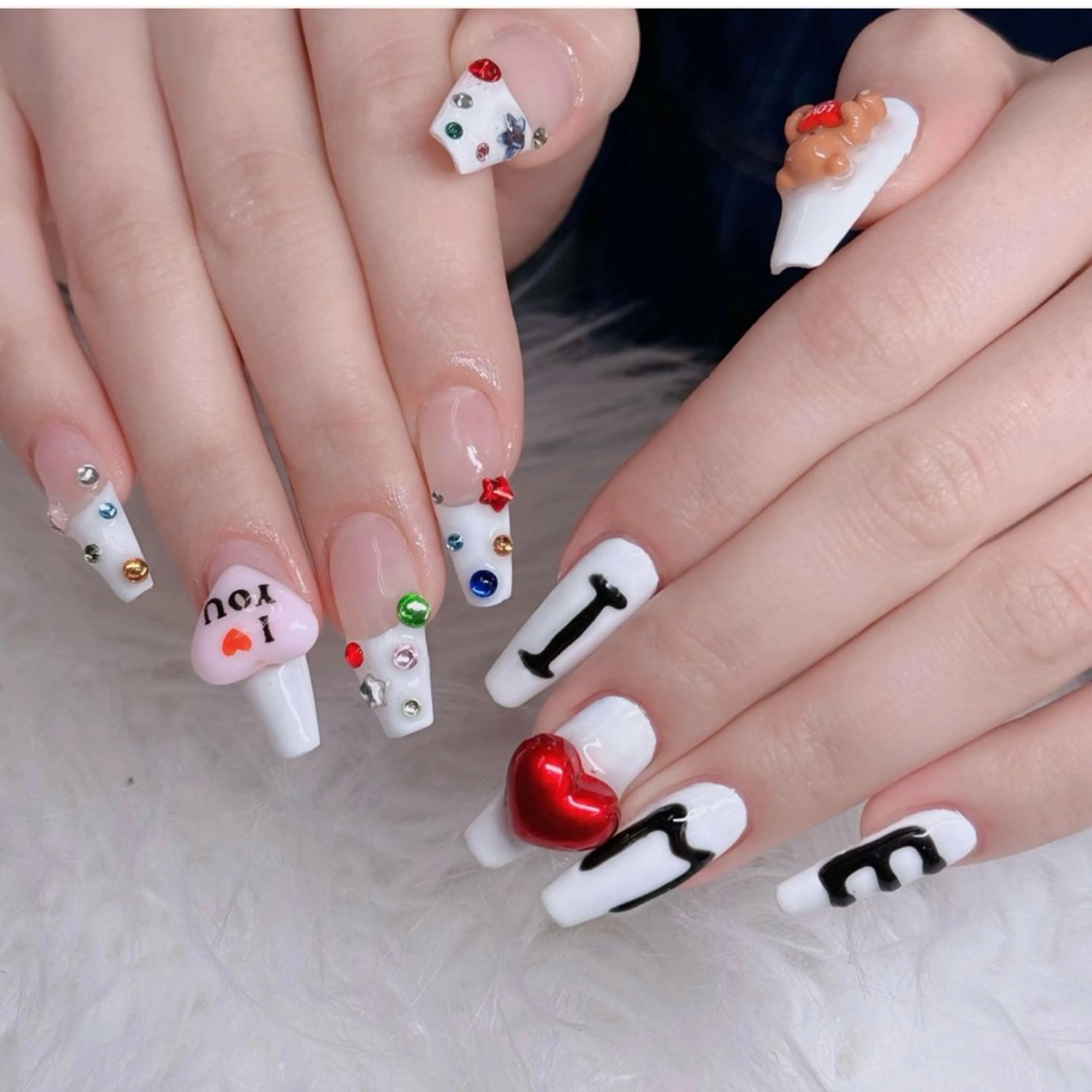 ネイル オーロラネイル チークネイル フットネイル フレンチネイル 韓国ネイル ハンドネイル Lumi Nailのネイルデザイン