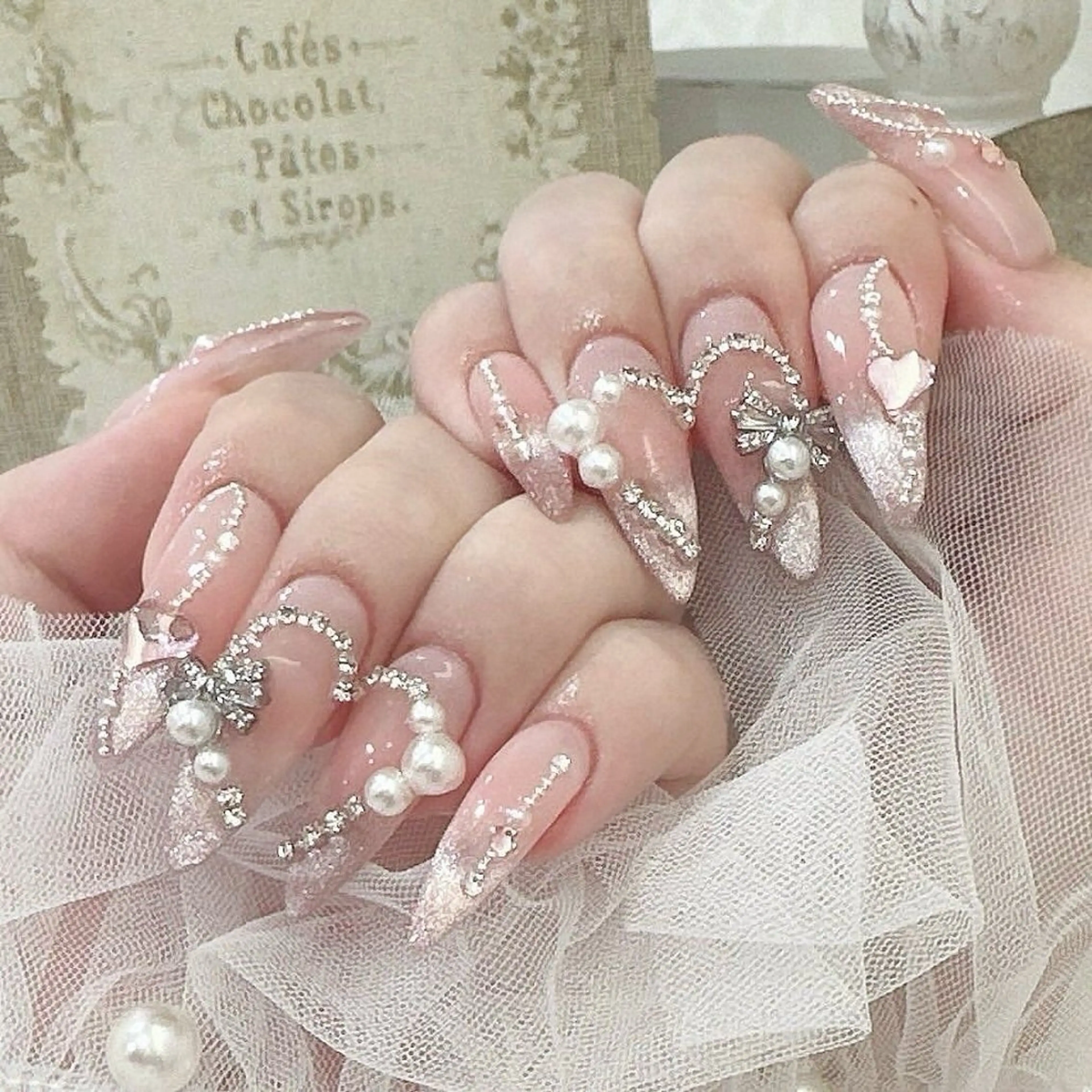 ネイル マグネットネイル ピンク ネイルチップ 冬ネイル クリスマス ハンドネイル Lee Nailsのネイルデザイン