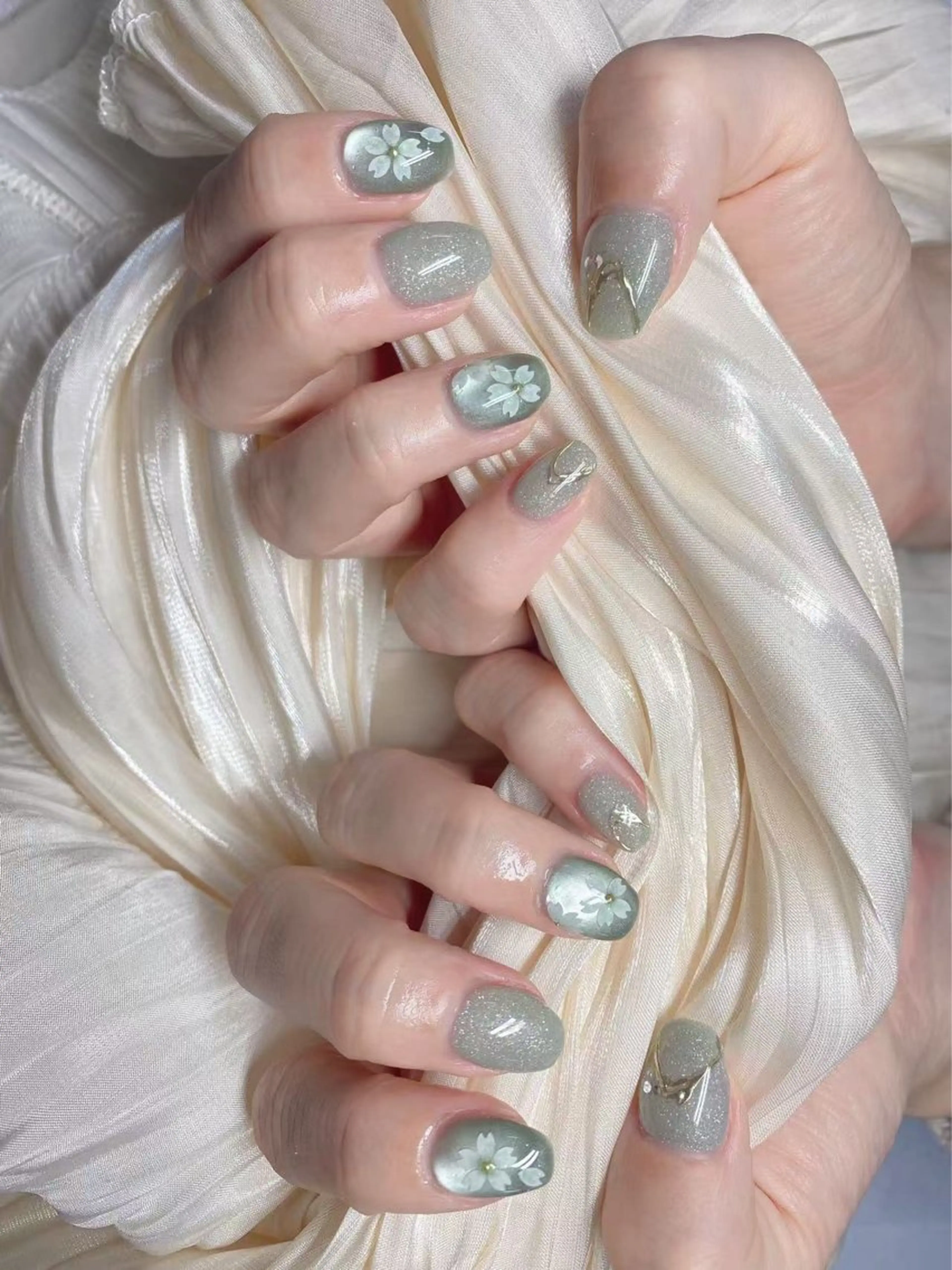 ネイル ハンドネイル H3 NAIL エミのネイルデザイン