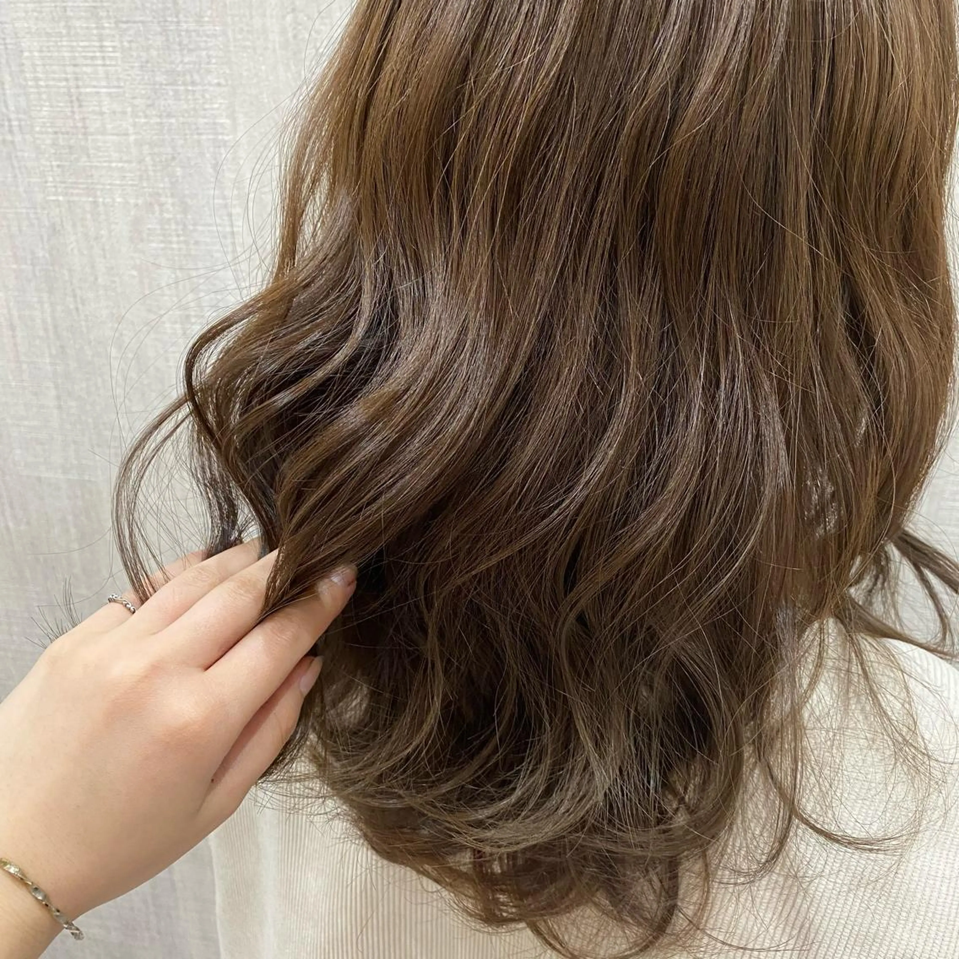 セミロング カラー 🫧透け感⋆艶髪💎 山口アヤカのヘアスタイル