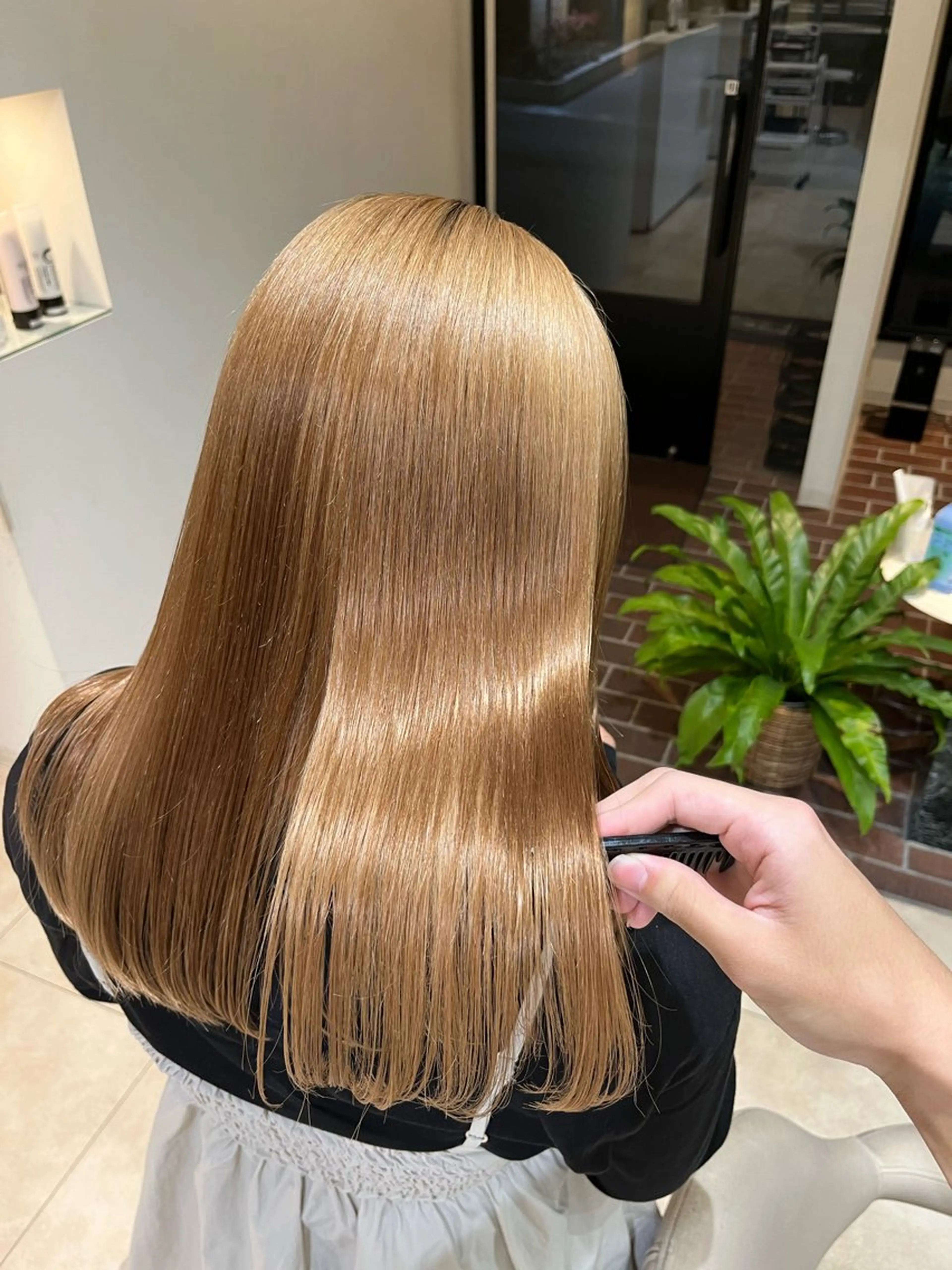 セミロング 髪の修復専門サロン　hair place VIVE所属・KOTA / ハイトーン/髪質改善のヘアスタイル