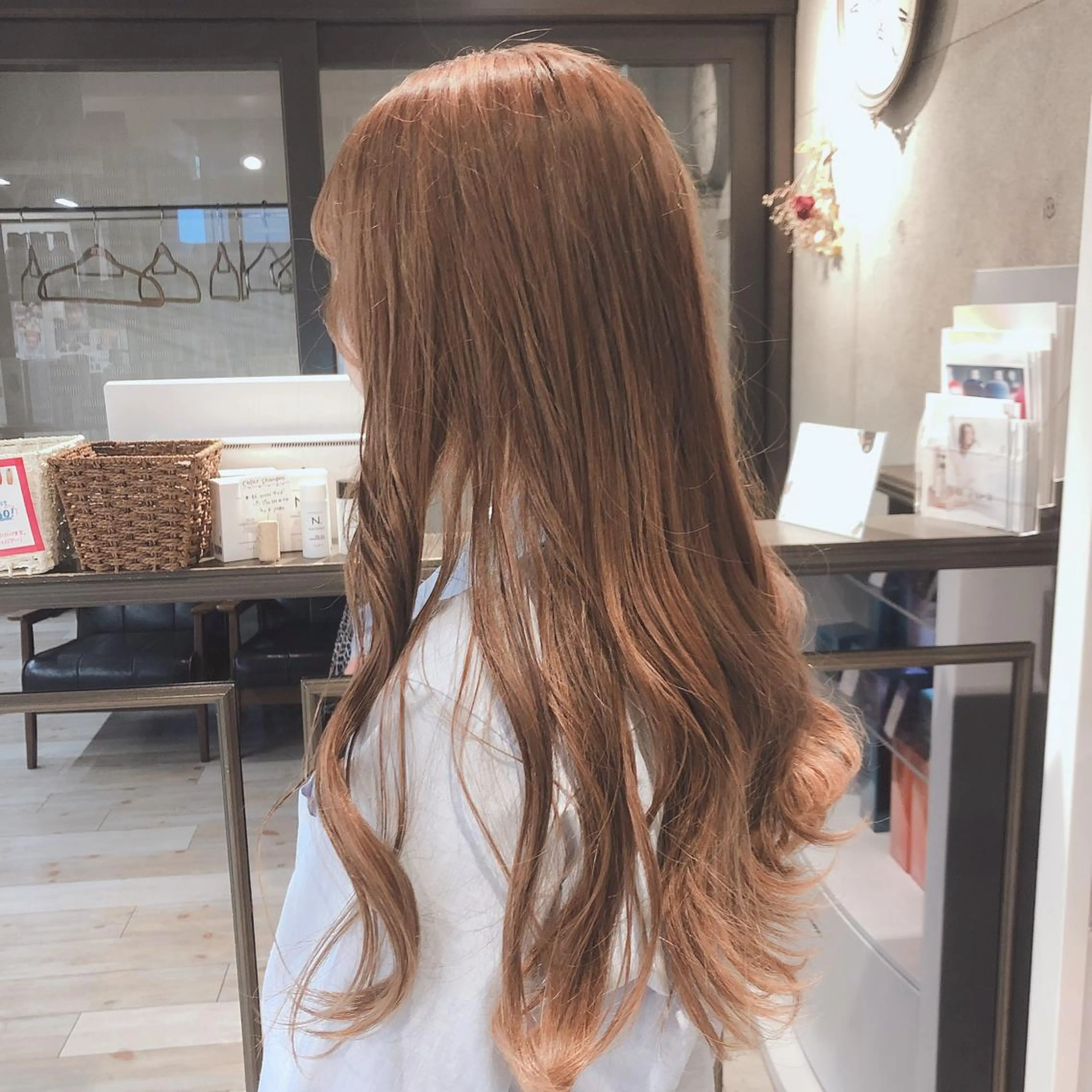 ロング カラー ベージュカラー wakana 【ブリーチカラー】のヘアスタイル