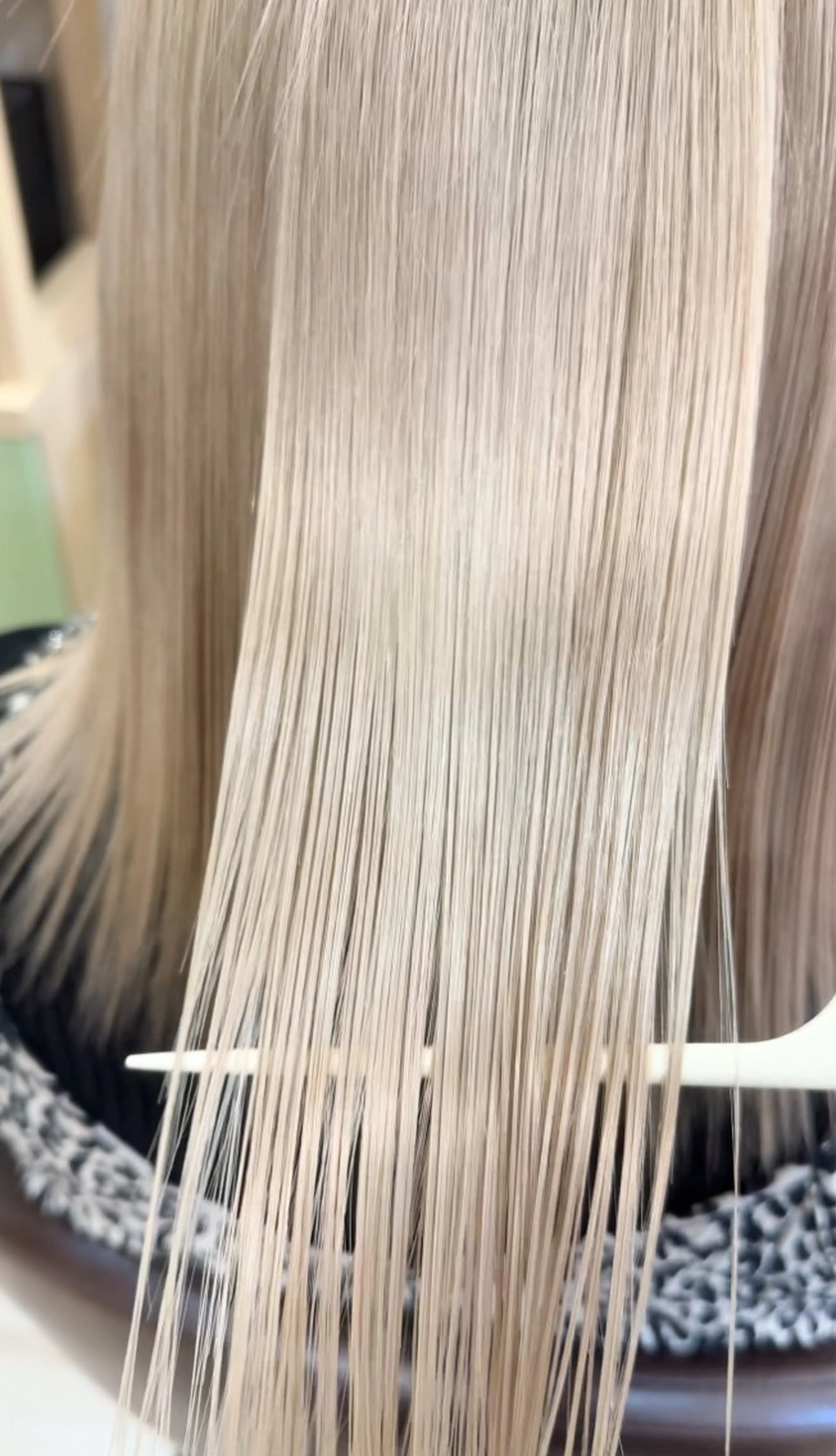 セミロング カラー 🌈派手髪ハイトーン 🌈鈴木亮太🌈のヘアスタイル