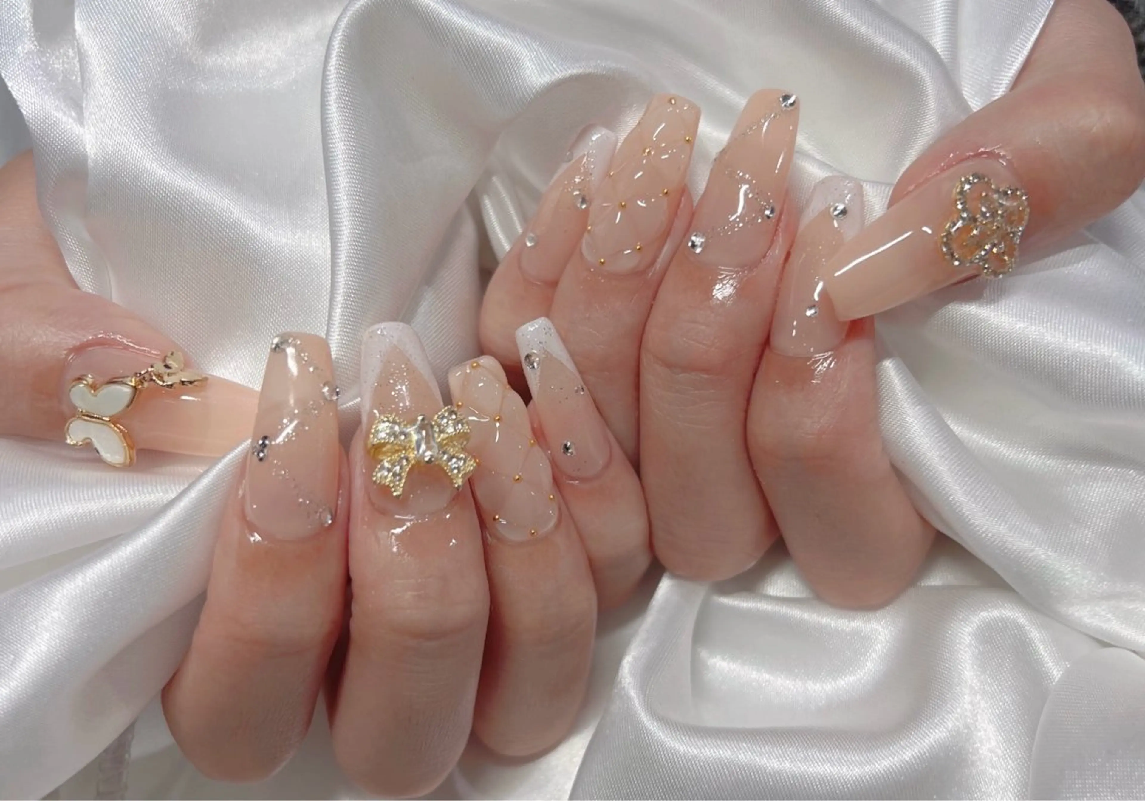 ネイル 韓国ネイル ちゅるんネイル🪄 耳ツボジュエリー🔗のネイルデザイン