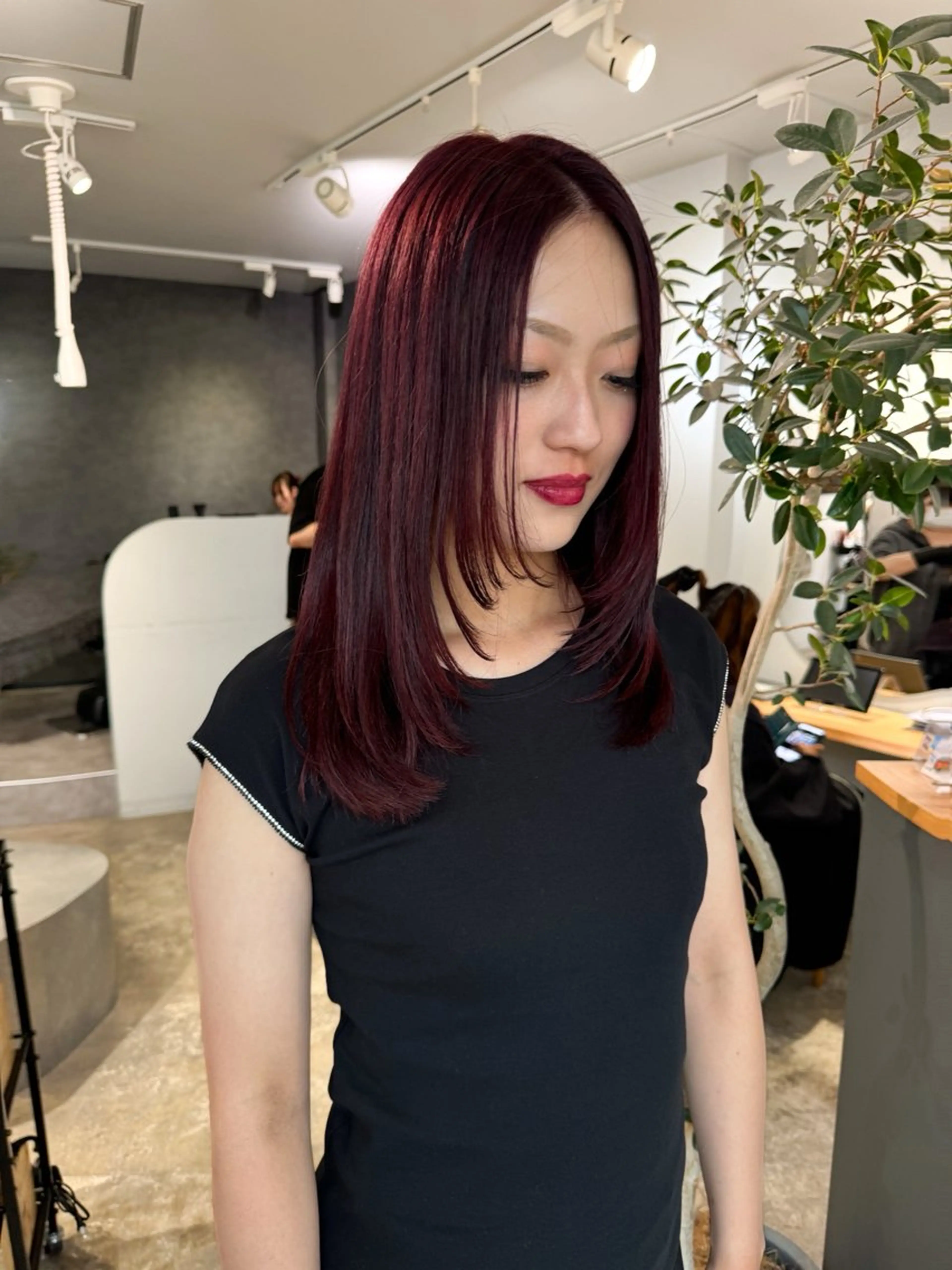 セミロング 岸川 恭子のヘアスタイル