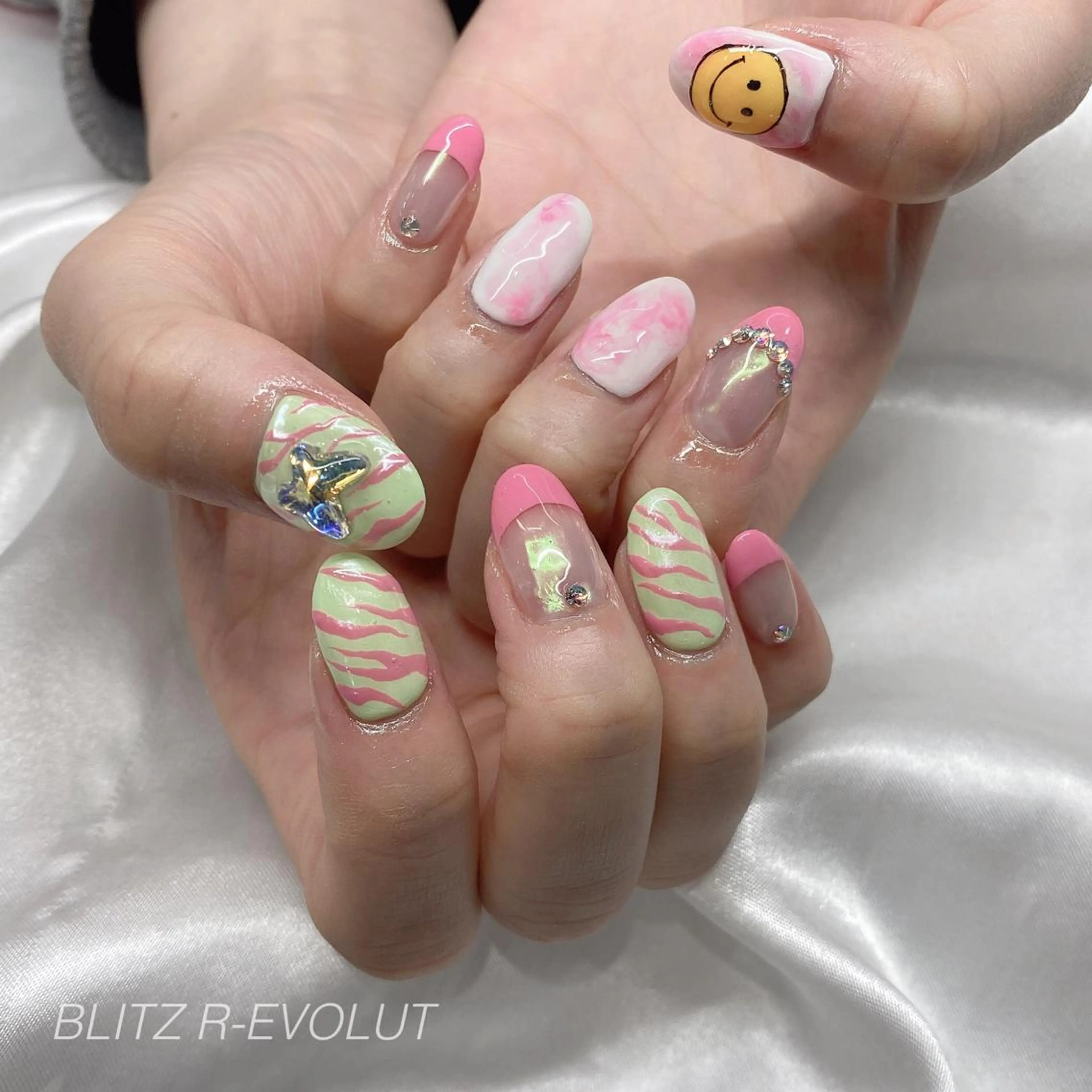 ネイル ☁️BLITZ 🎀笠原雪音🎀のネイルデザイン