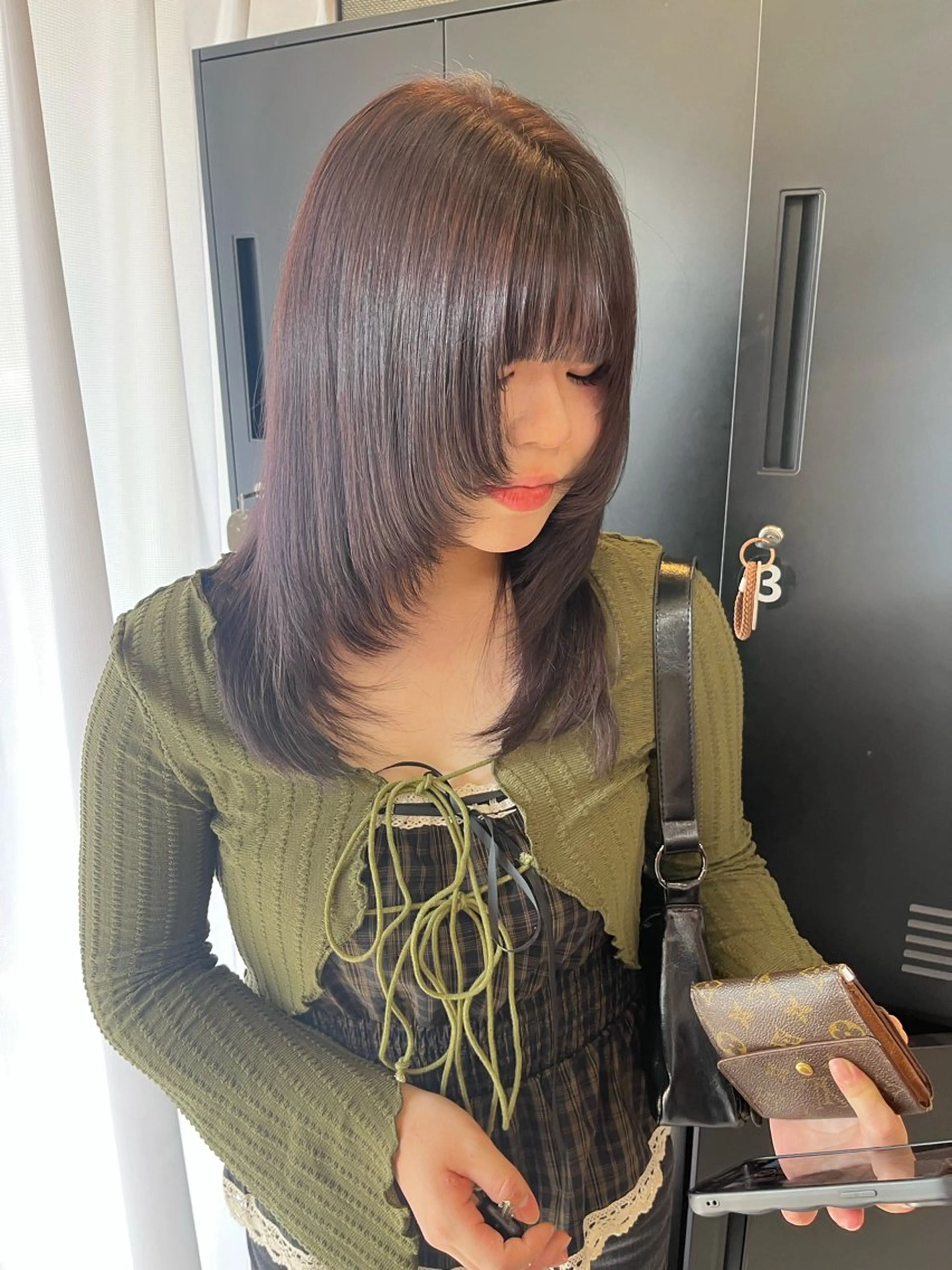 ミディアム 顔まわりレイヤー 顔周りカット レイヤーカット 松本 陽菜のヘアスタイル