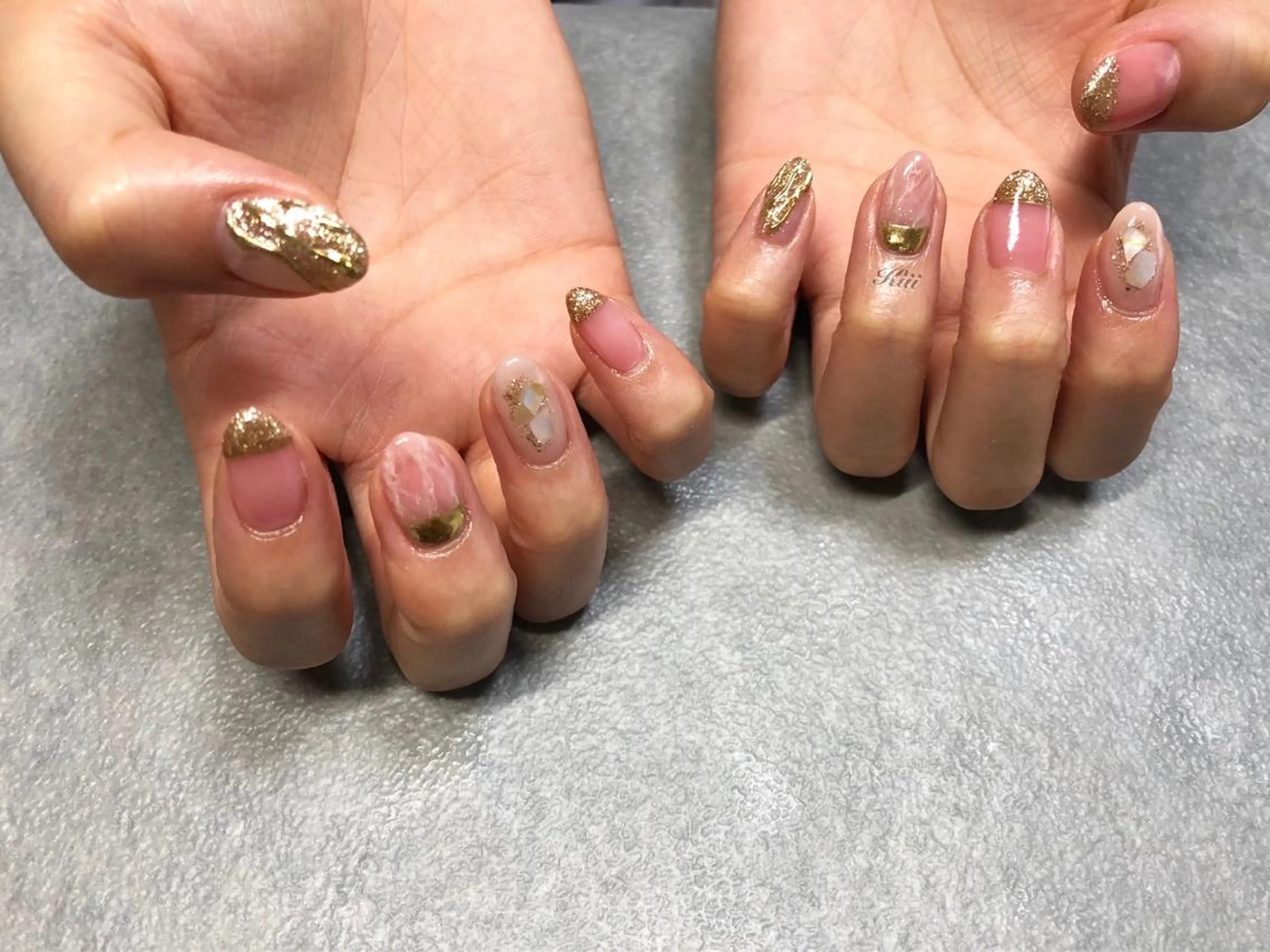 ネイル ゴールド ハンドネイル フットネイル kiii.__ ✴︎*のネイルデザイン