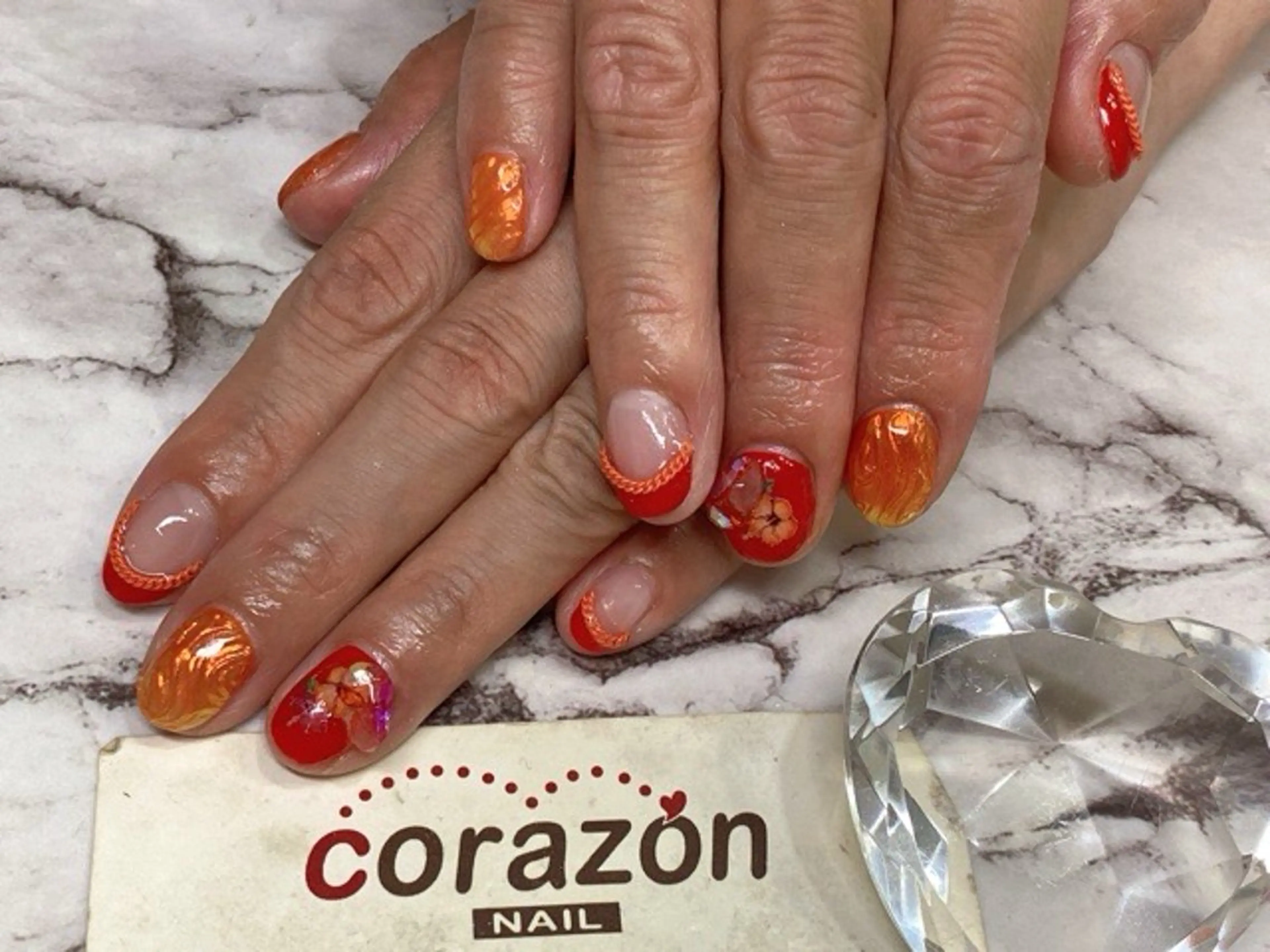 ネイル アートネイル オレンジ 赤色 ストーンネイル corazon所属・ネイリスト aicoのネイルデザイン