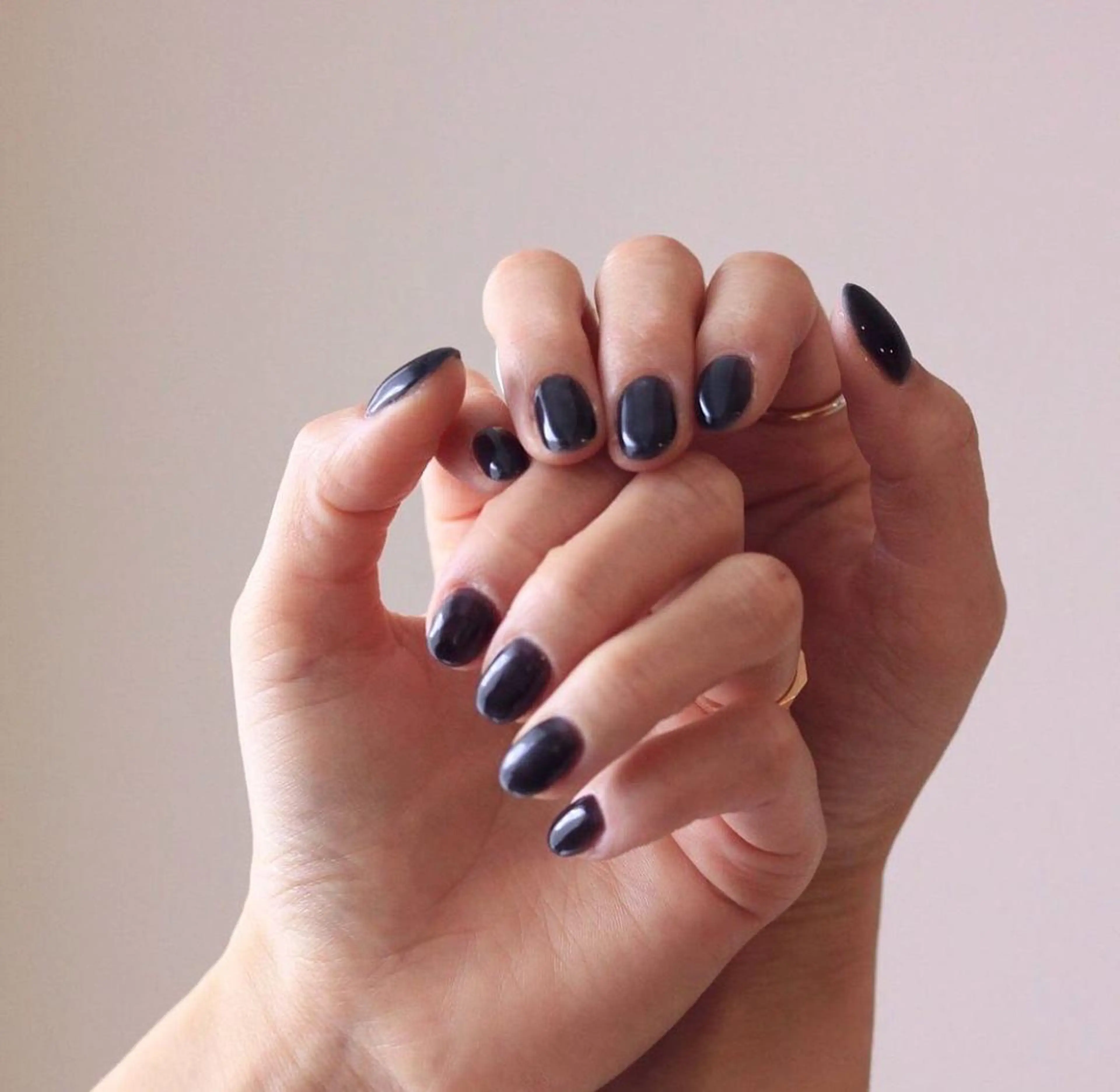 ネイル ブルー 氷ネイル・うるうるネイル ネイビー ニュアンスネイル オフィスネイル ハンドネイル Elio所属・Elio 国泰寺のネイルデザイン