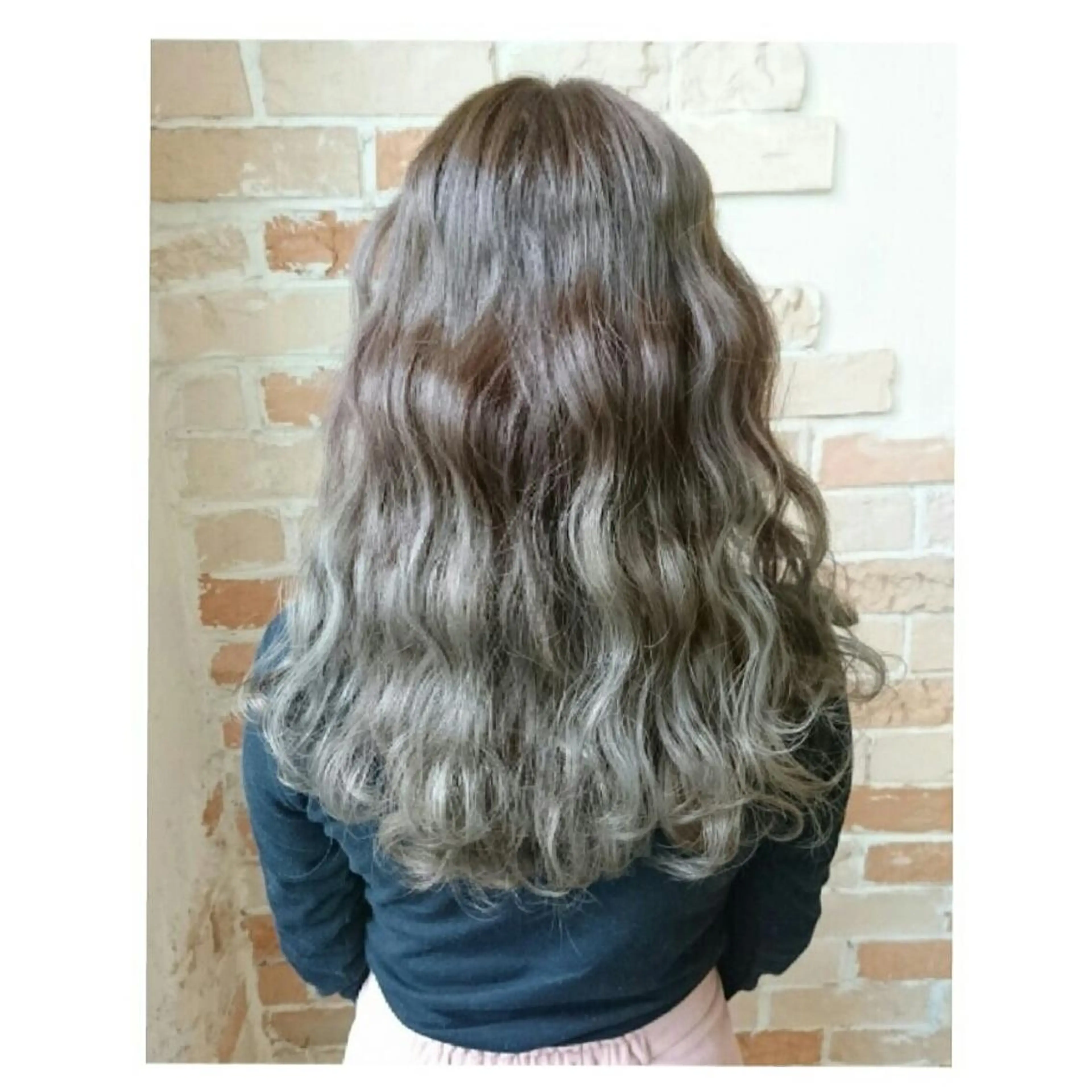 ロング カラー グラデーションカラー グレージュ ヘアカラー JIL BLAN 京都所属・RU RIのヘアスタイル