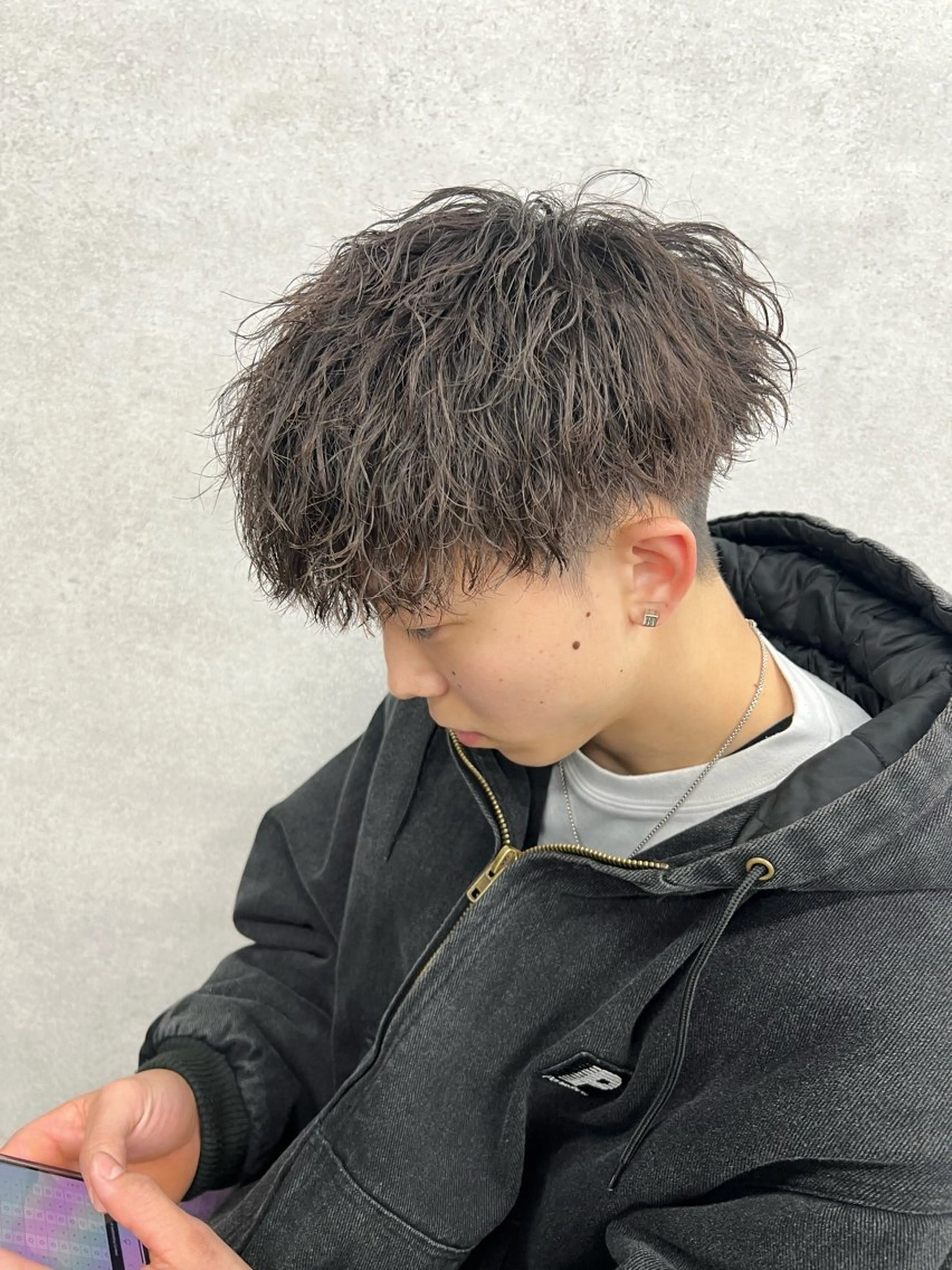 ショート カラー パーマ ヘアアレンジ メンズ センターパート メンズハイライト メンズメッシュ マッシュ メンズパーマ カット パーマ トリートメント ヘッドスパ ヘアセット 仕上がり満足度No. 1🔥BLUCK🔥のヘアスタイル