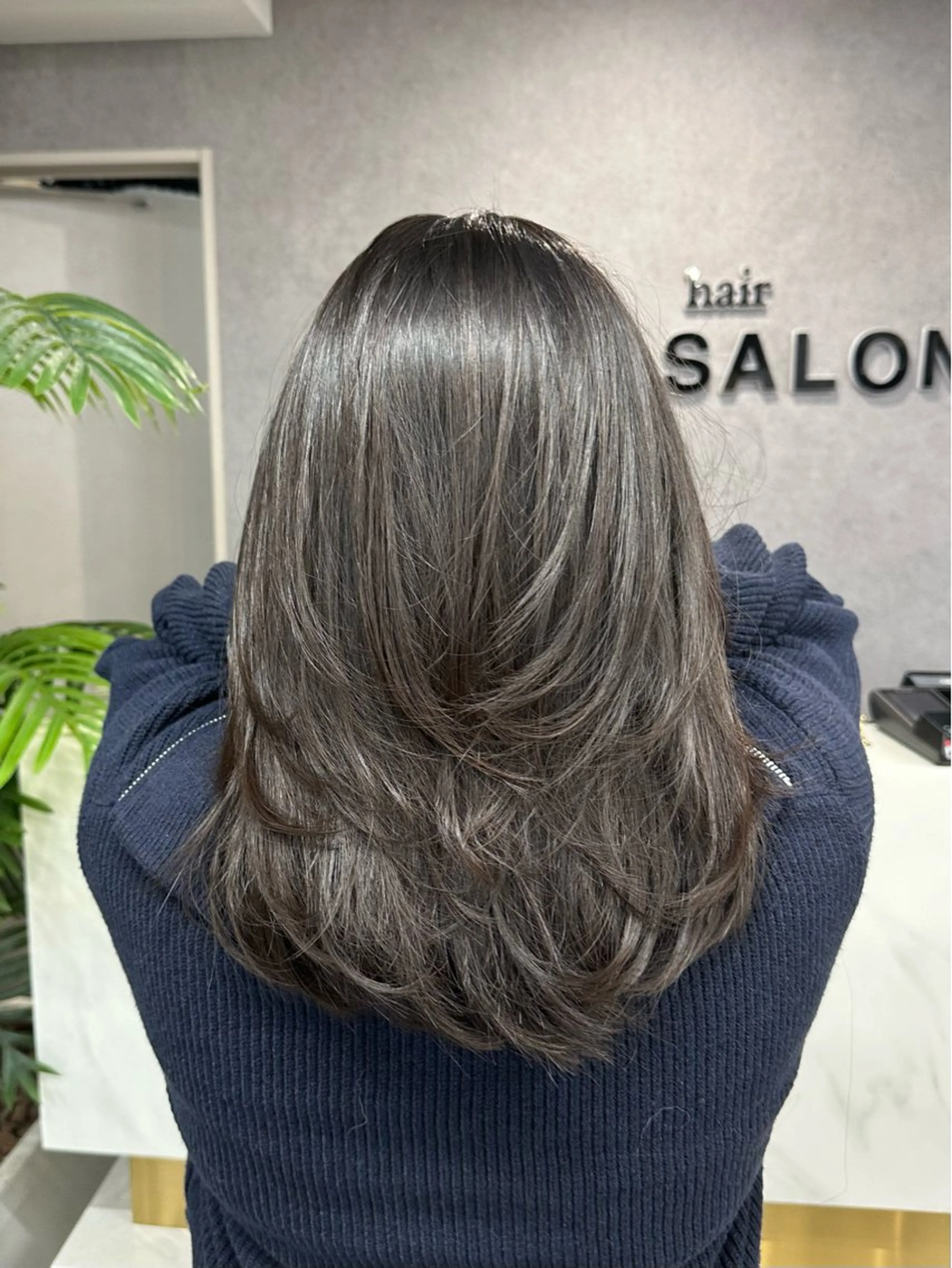 セミロング レイヤーカット デザインカラー🌈 NAOTOのヘアスタイル