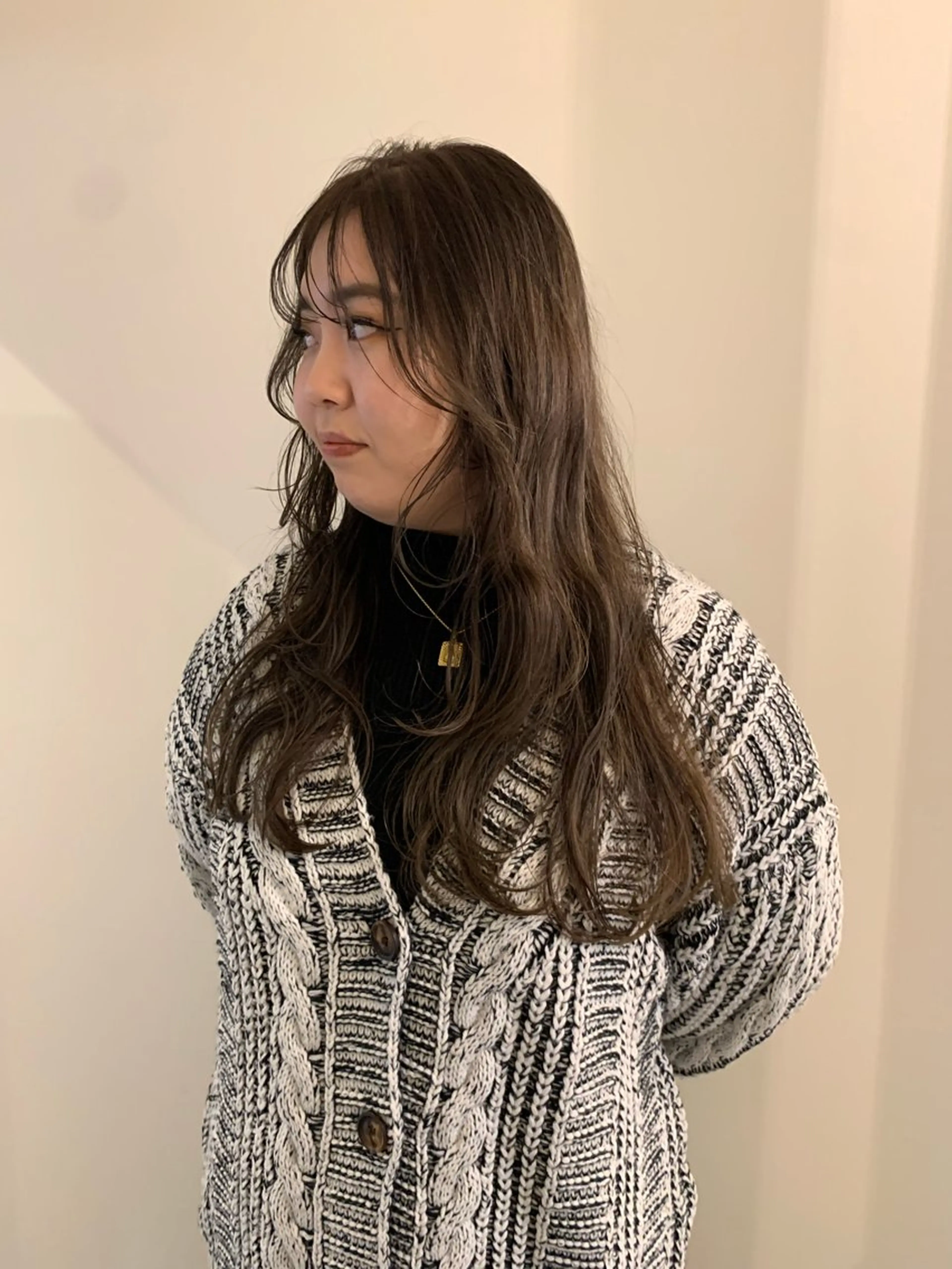 ロング カラー ベージュカラー オリーブベージュ カット ヘアカラー トリートメント 落合希 Olivebeigeのヘアスタイル