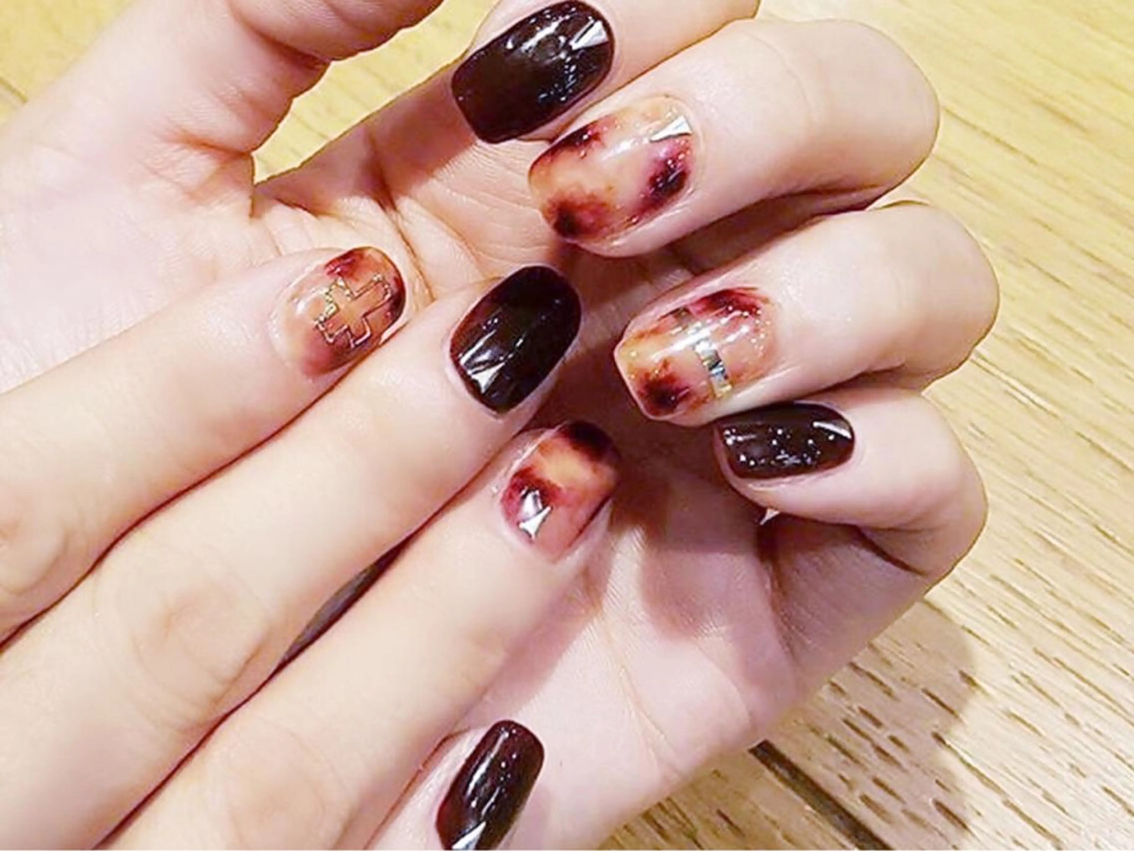 ネイル べっ甲ネイル UU Salon所属・UU ゆきのネイルデザイン