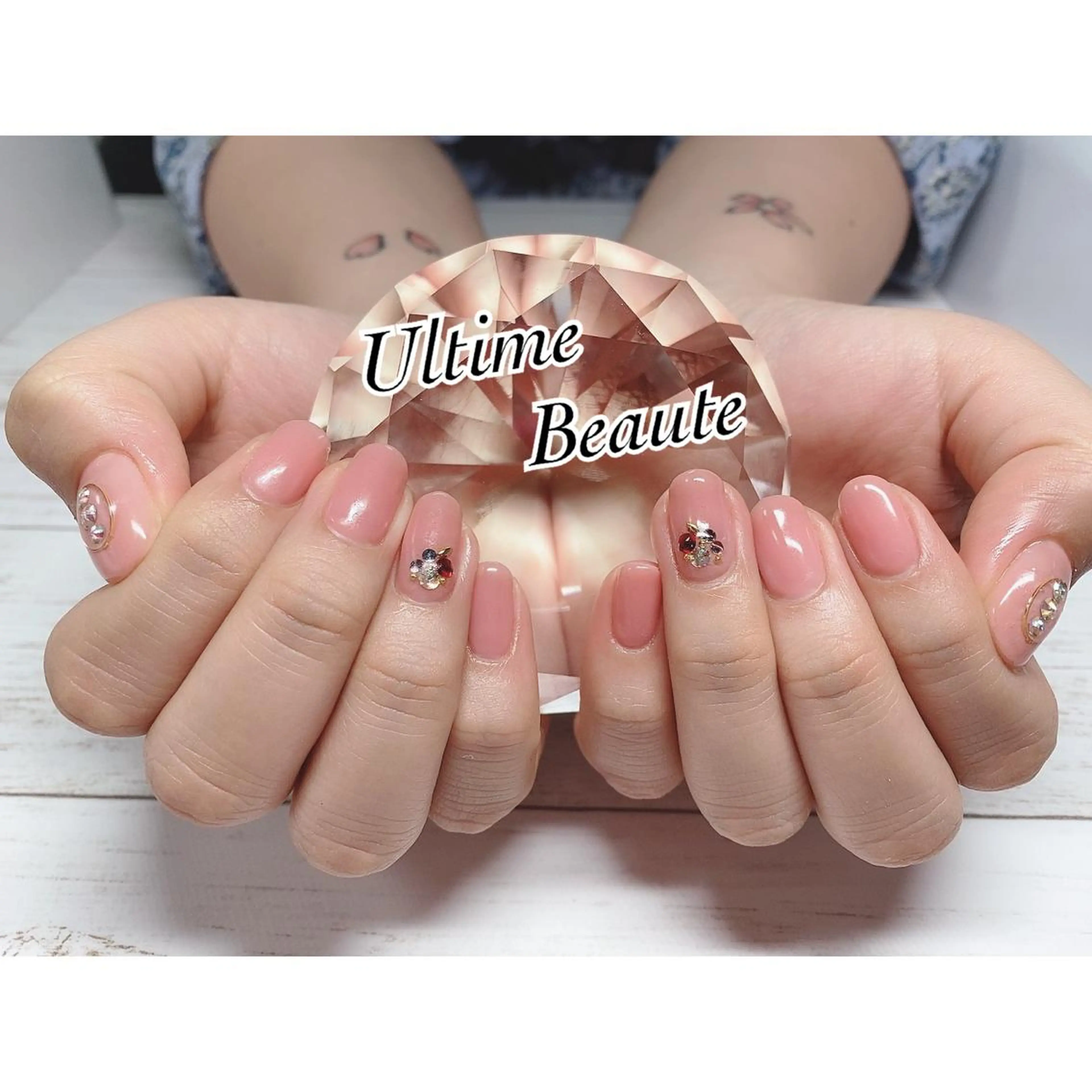 ネイル ストーンネイル 石塚 亜矢加のネイルデザイン