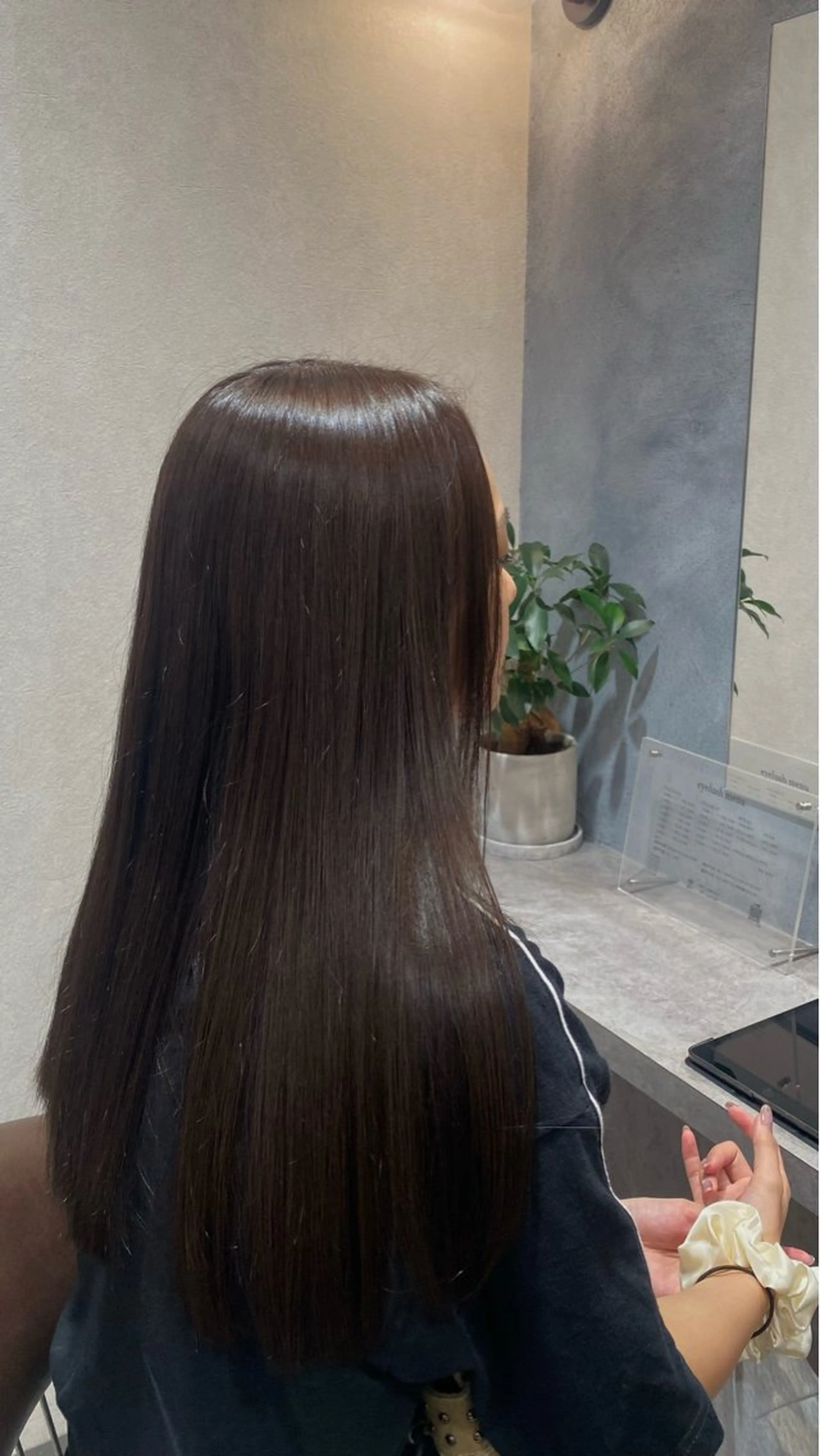 ロング カラー 小西 由季乃のヘアスタイル