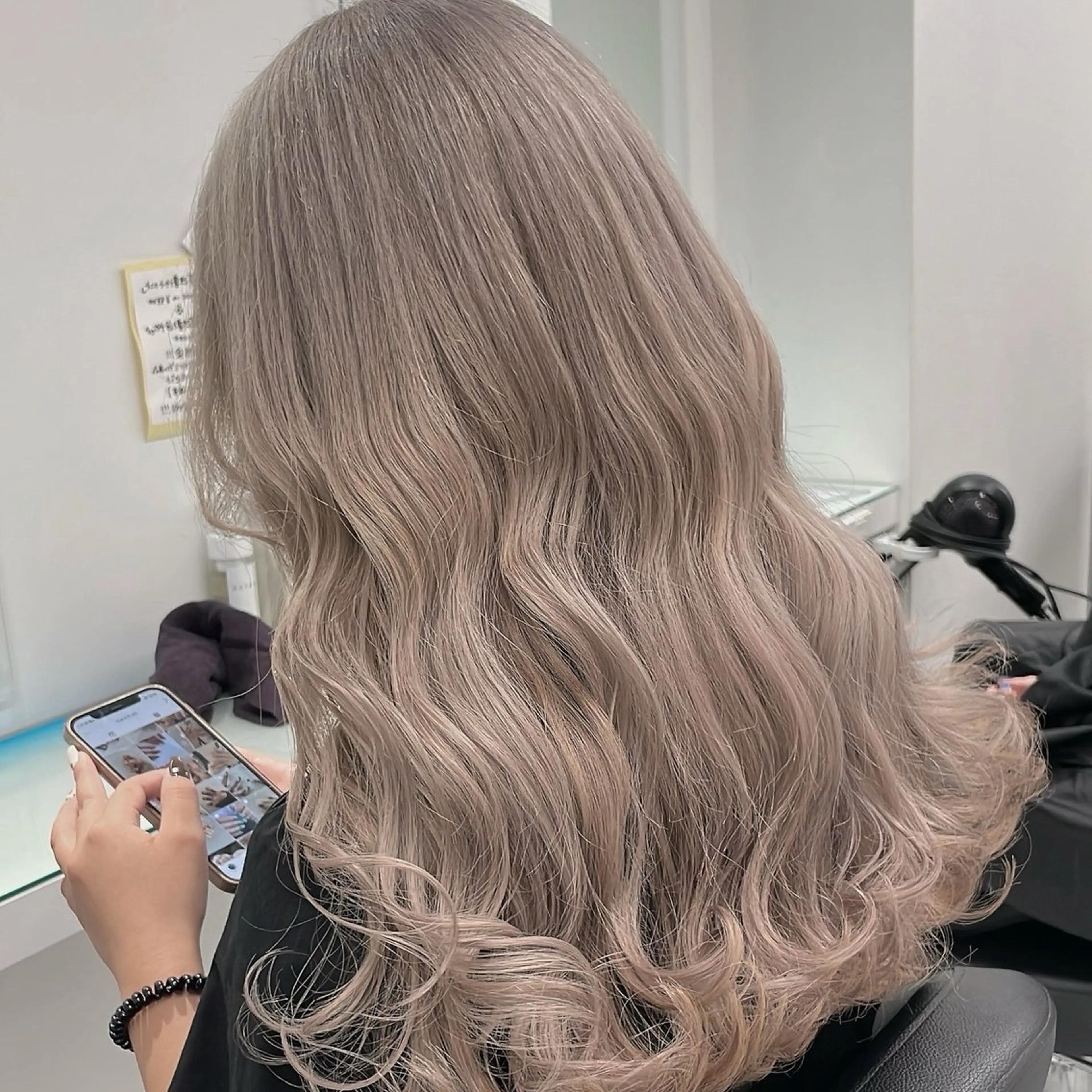 ロング ️🫧 AINE 🫧ハイトーンカラーのヘアスタイル