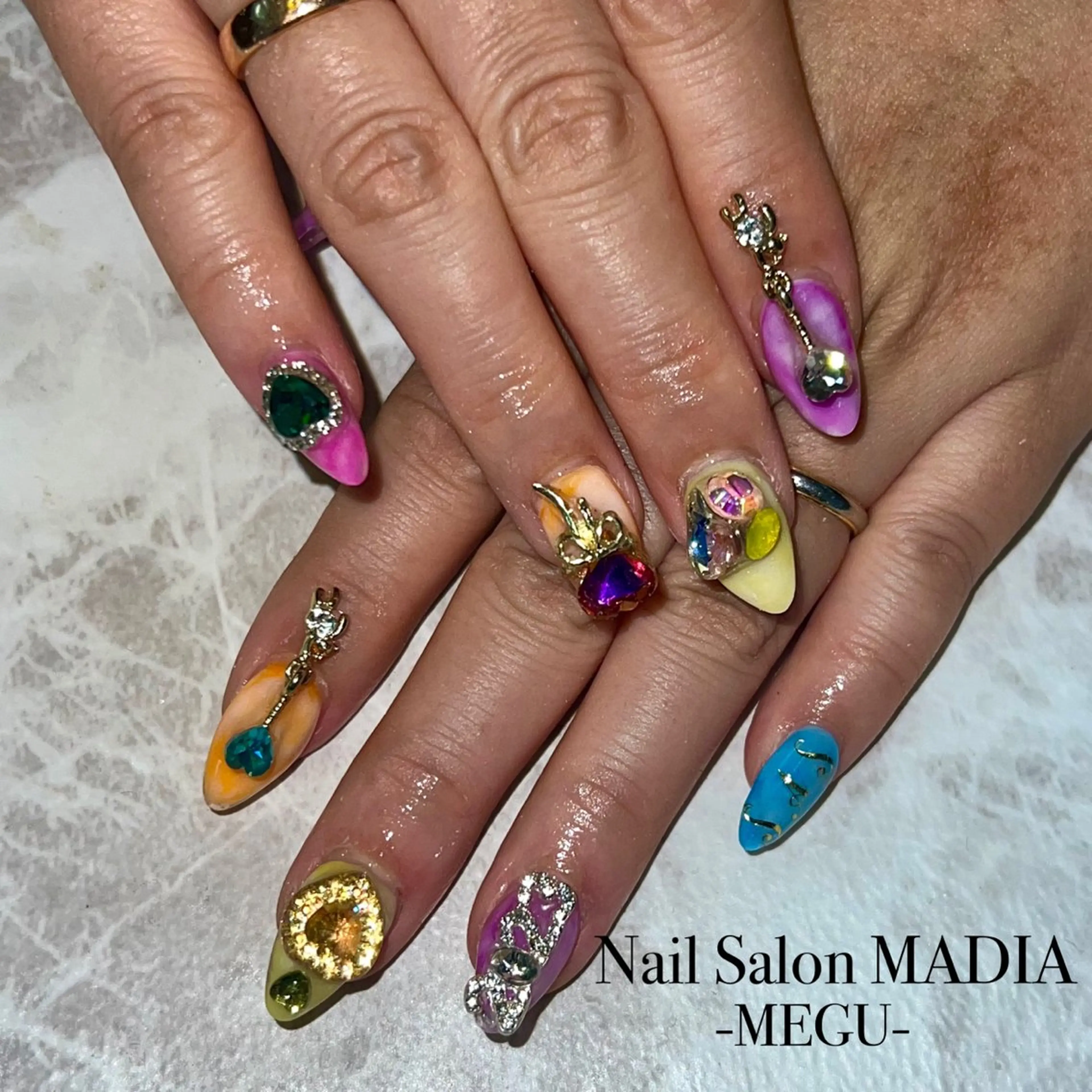 ネイル MADIA藤沢所属・MADIA MEGUのネイルデザイン