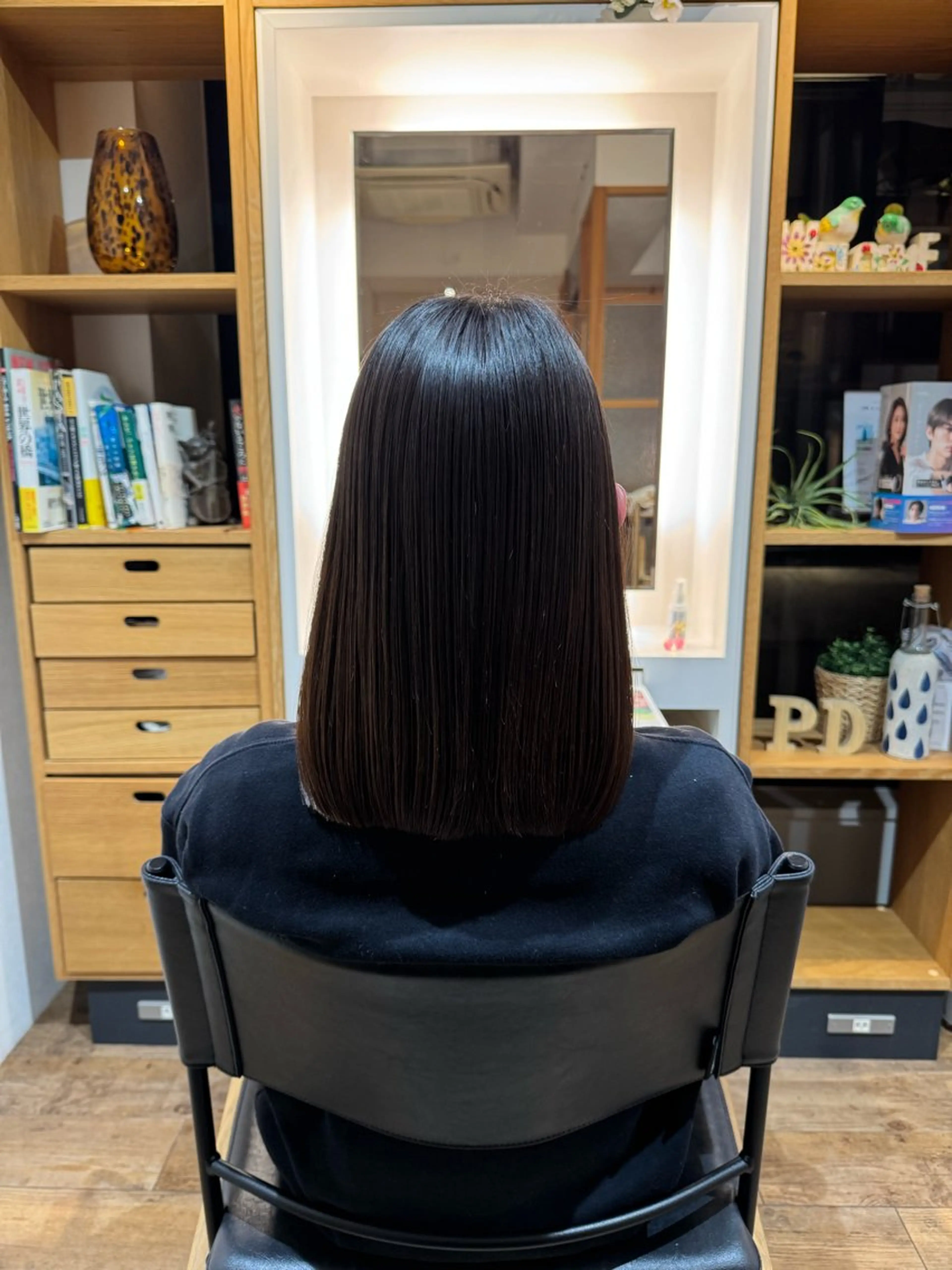 セミロング カット 縮毛矯正 トリートメント afloatkobe所属・美髪/髪質改善 川口凌弥のヘアスタイル