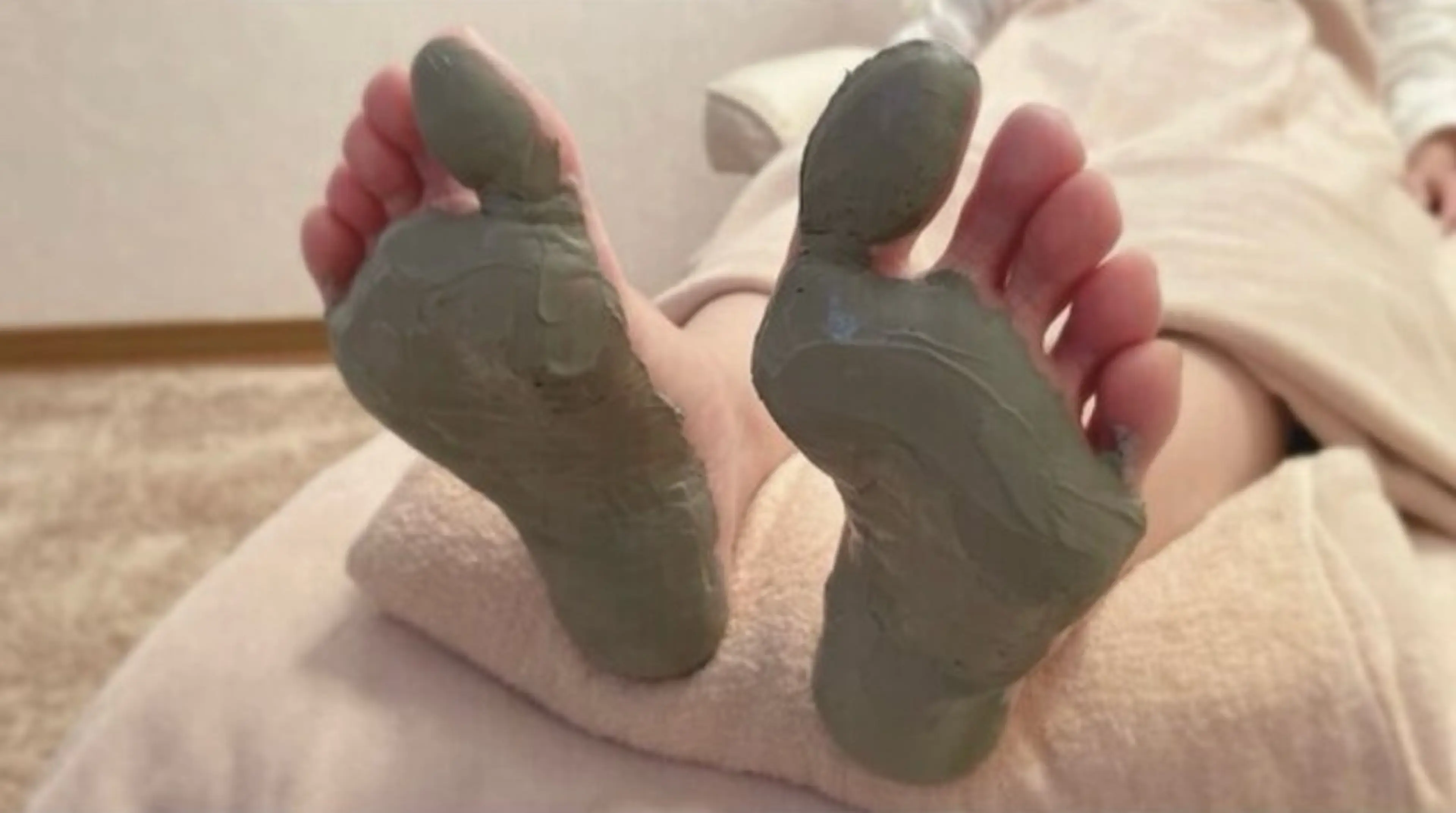 【ミニモSALE】心身をお掃除！足裏クレイパック80分¥9350→¥5610の写真