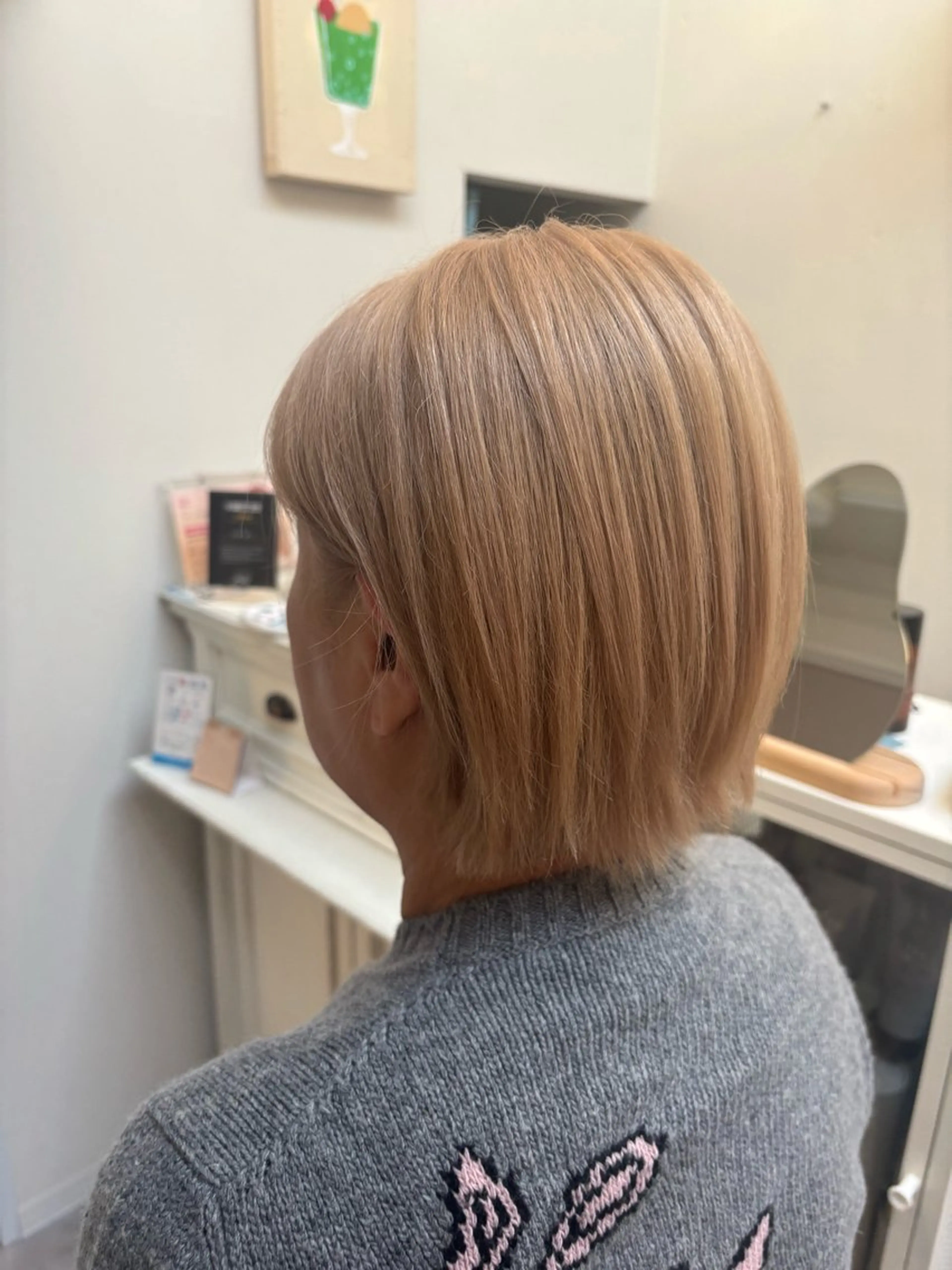 ショート カラー ベージュカラー ミルクティーベージュ カット ヘアカラー 🩵izu 🩵のヘアスタイル