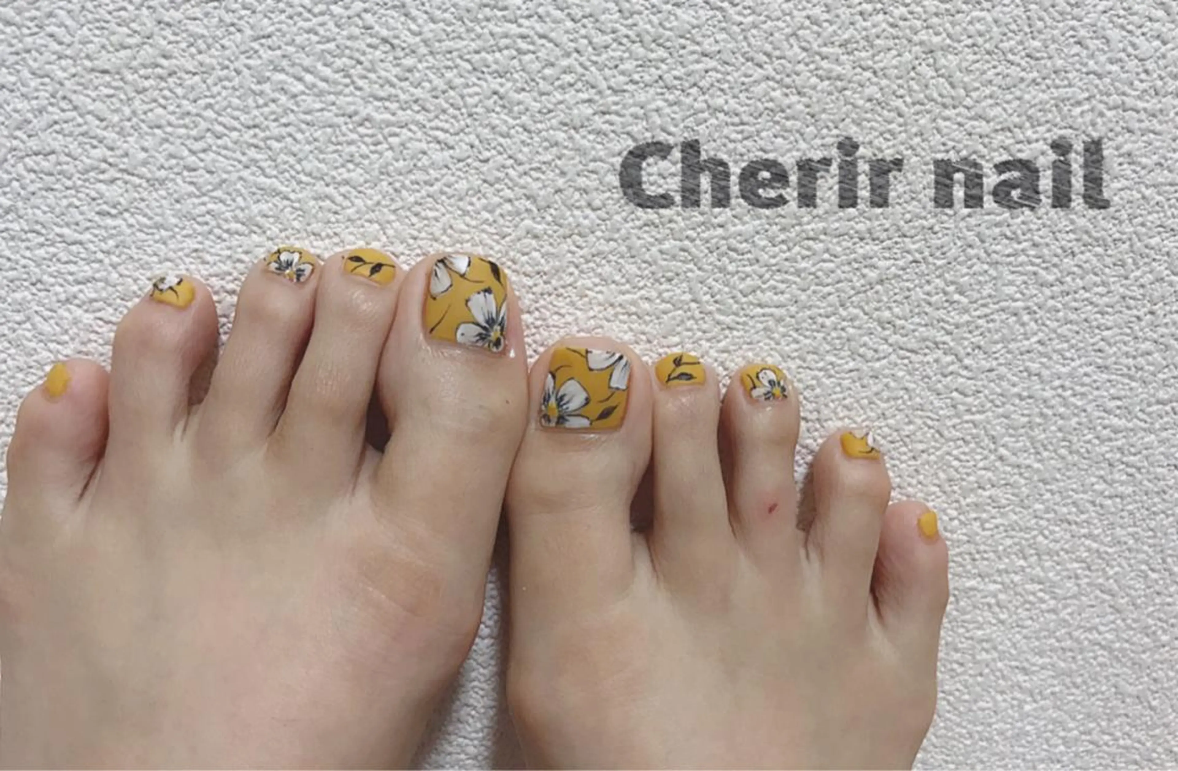 ネイル アートネイル フラワーネイル マットネイル 夏ネイル 黄色 Cherirnail kaoriのネイルデザイン