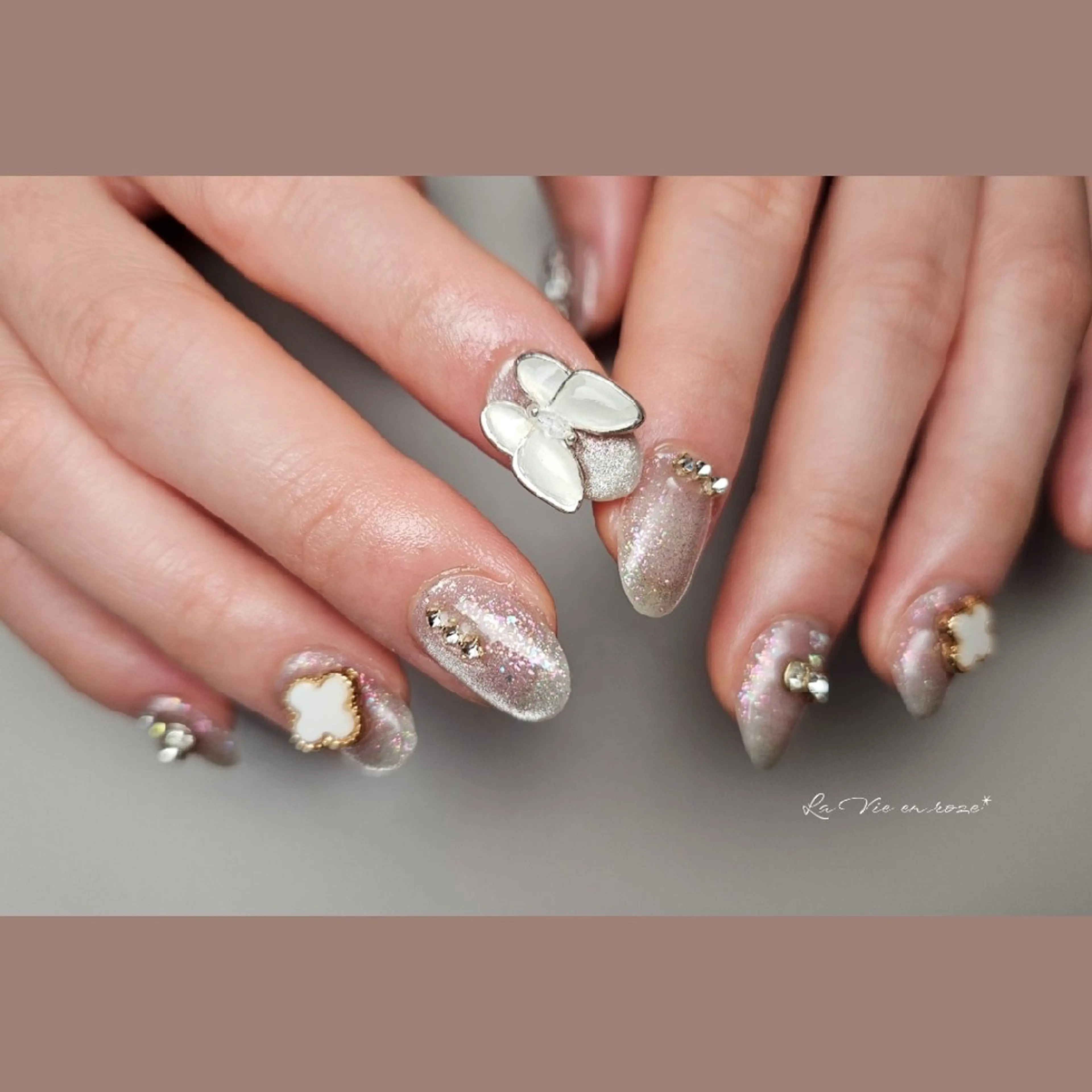 ネイル ラヴィアン ローズのネイルデザイン