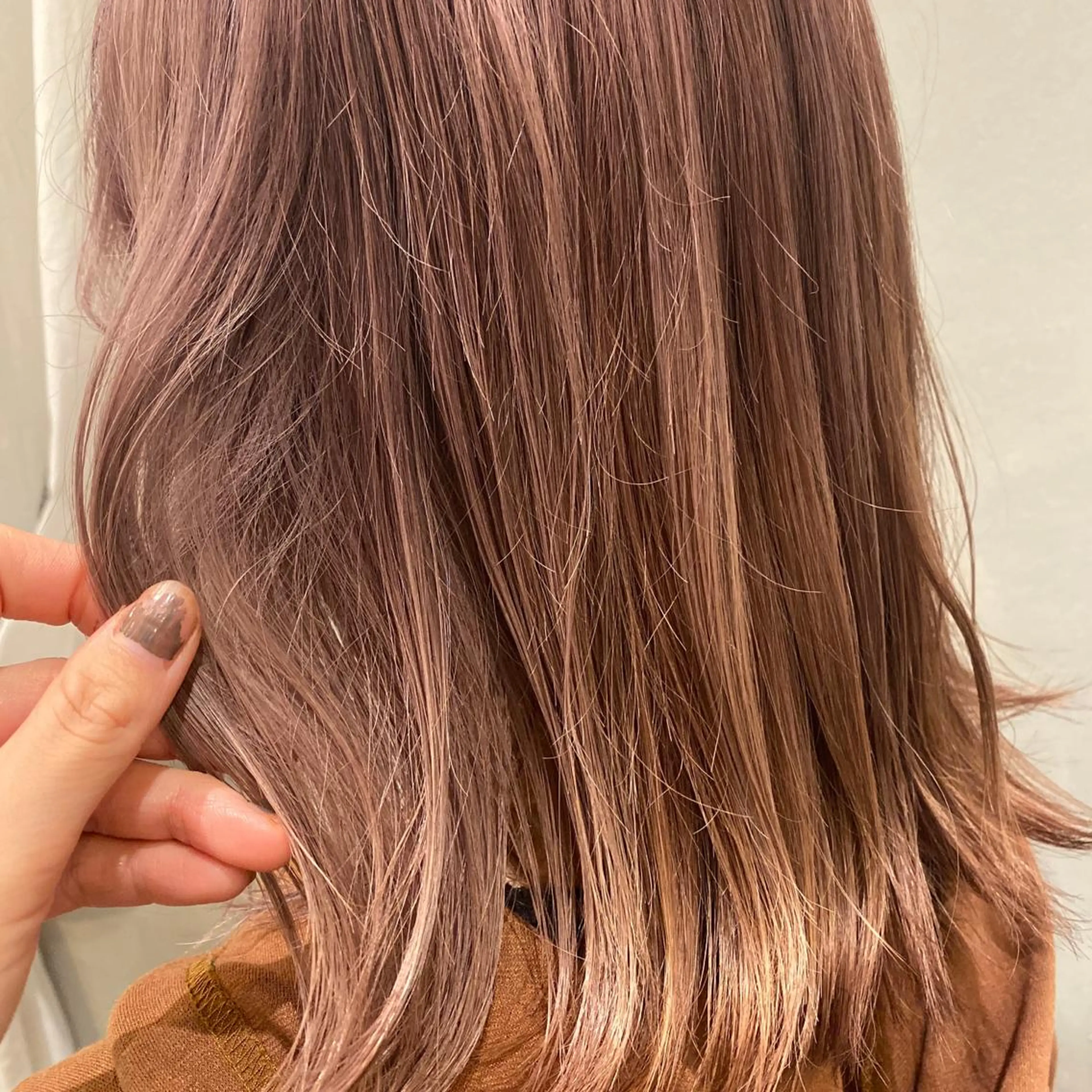 カラー 村山 莉沙のヘアスタイル