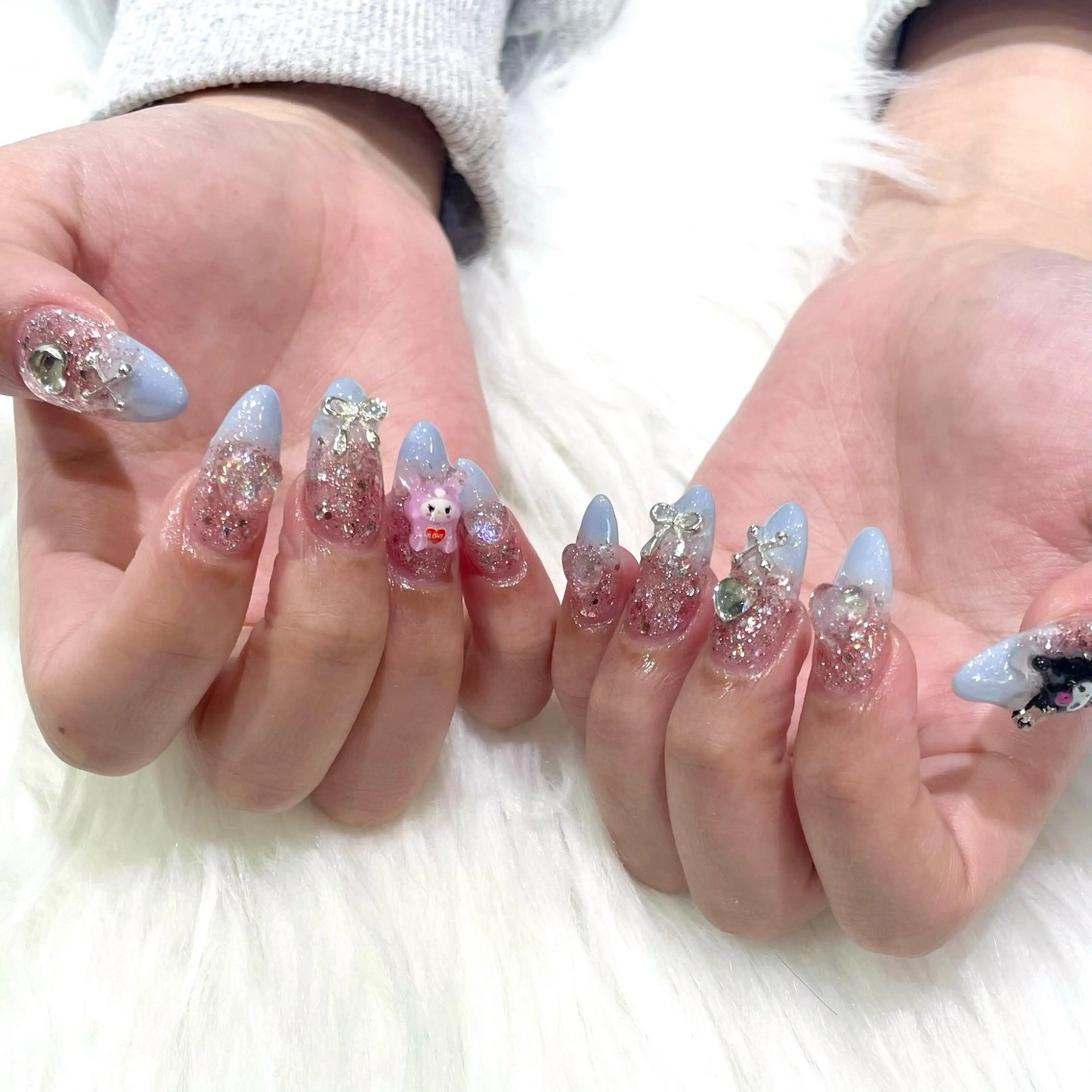 ネイル キラキラネイル 水色 ピンク ハンドネイル jujur HARUKA🌸のネイルデザイン