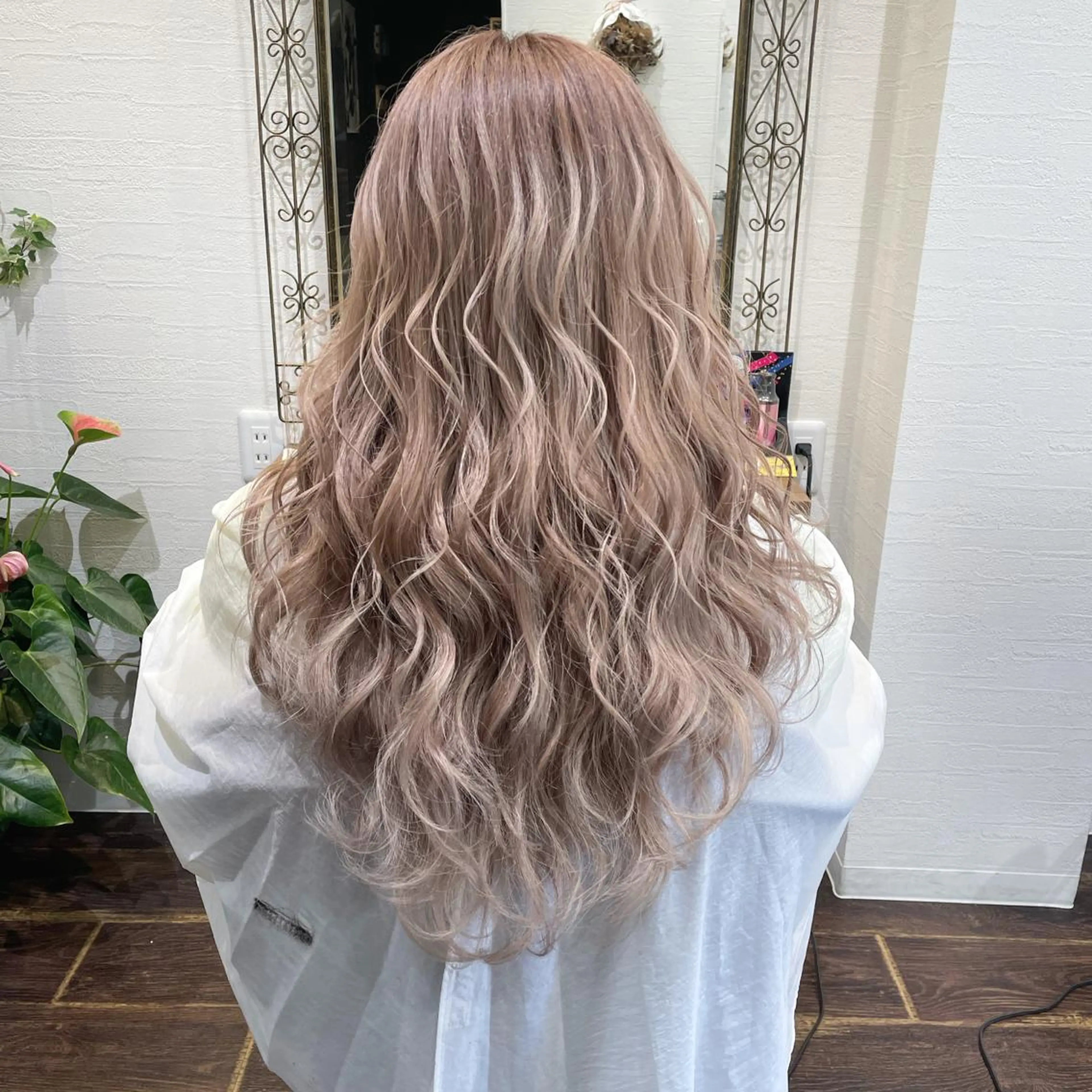 ロング カラー ベージュカラー ミルクティーベージュ 皆巳 達郎のヘアスタイル