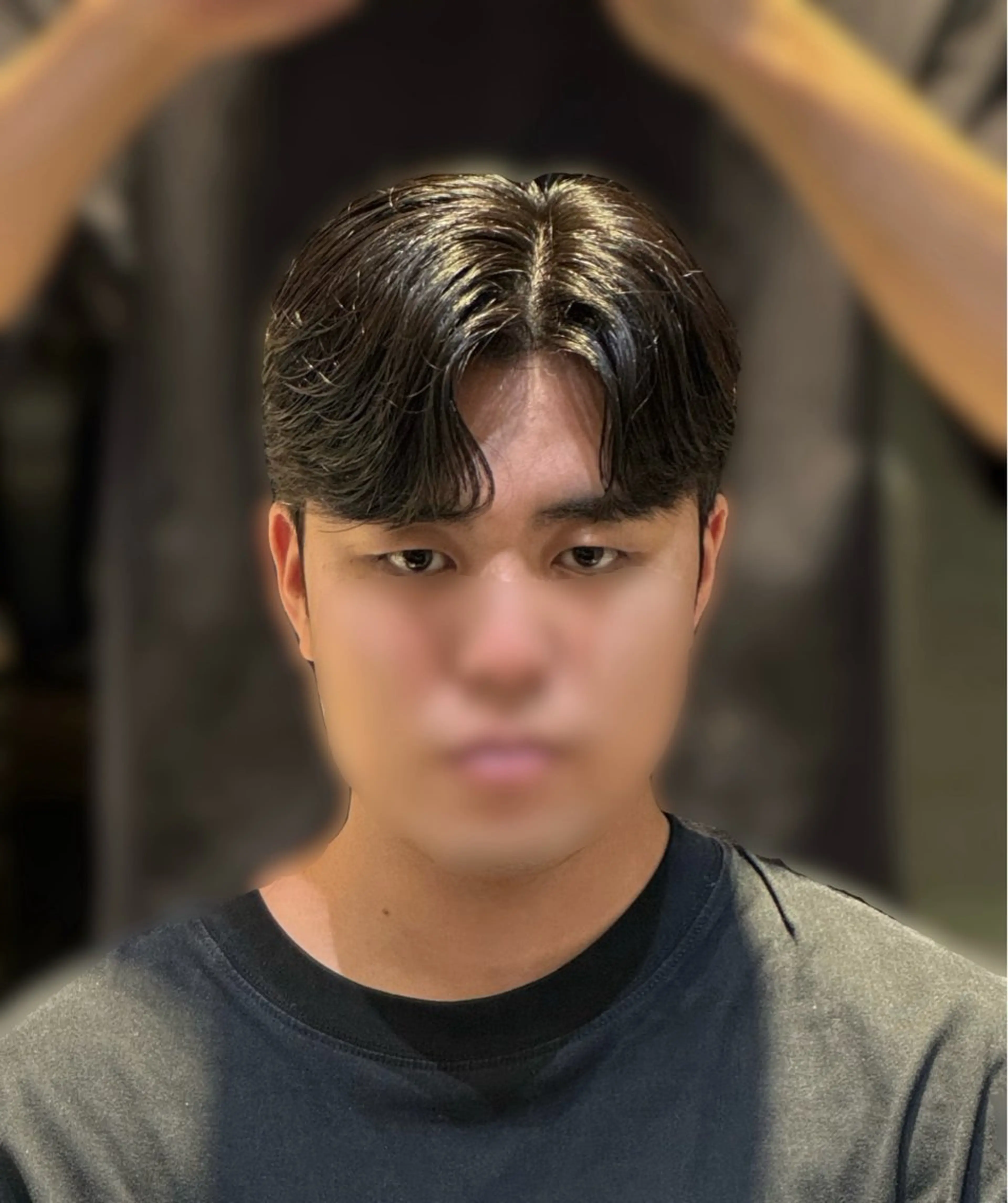 ショート パーマ メンズ センターパート コンマヘア ダウンパーマ カルマパーマ メンズ韓国風 YUKI🇰🇷 カルマ／ダウンパーマのヘアスタイル