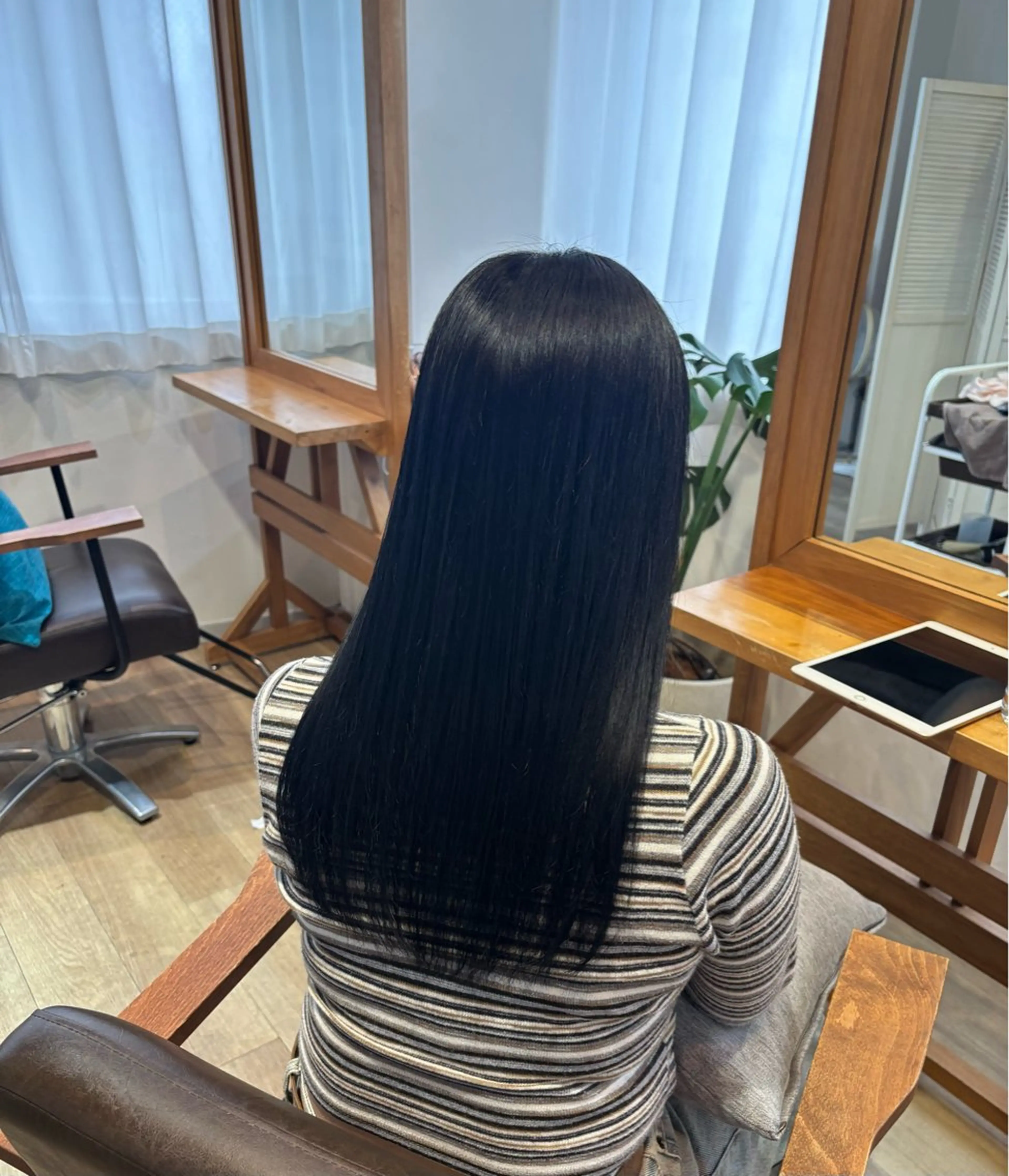 ロング カラー 黒髪 ブルーカラー ブルーブラック カット ヘアカラー トリートメント RINNO🌷艶髪/ 艶カラーのヘアスタイル