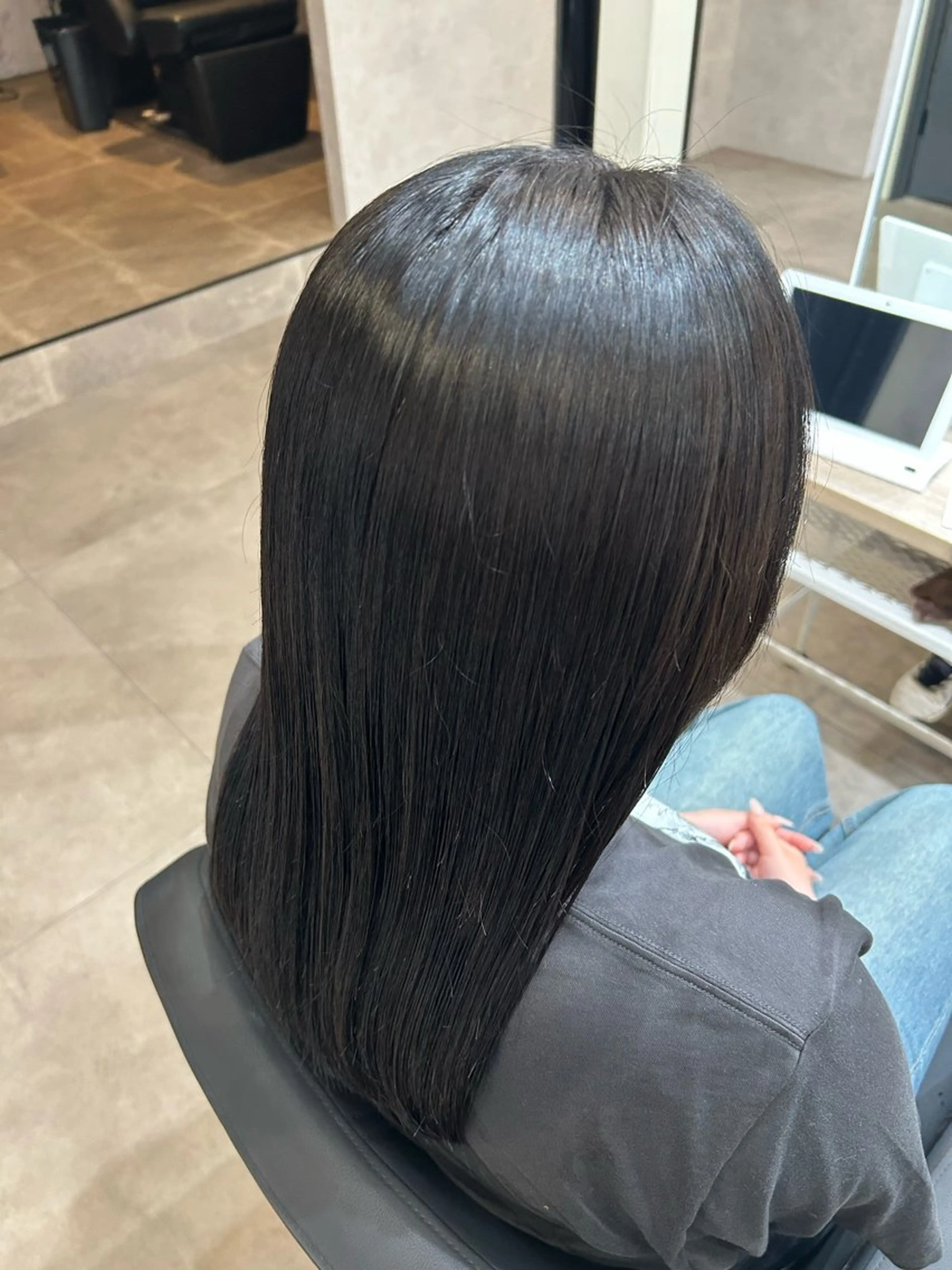 ロング カラー 透明感カラー 石原 侑季のヘアスタイル