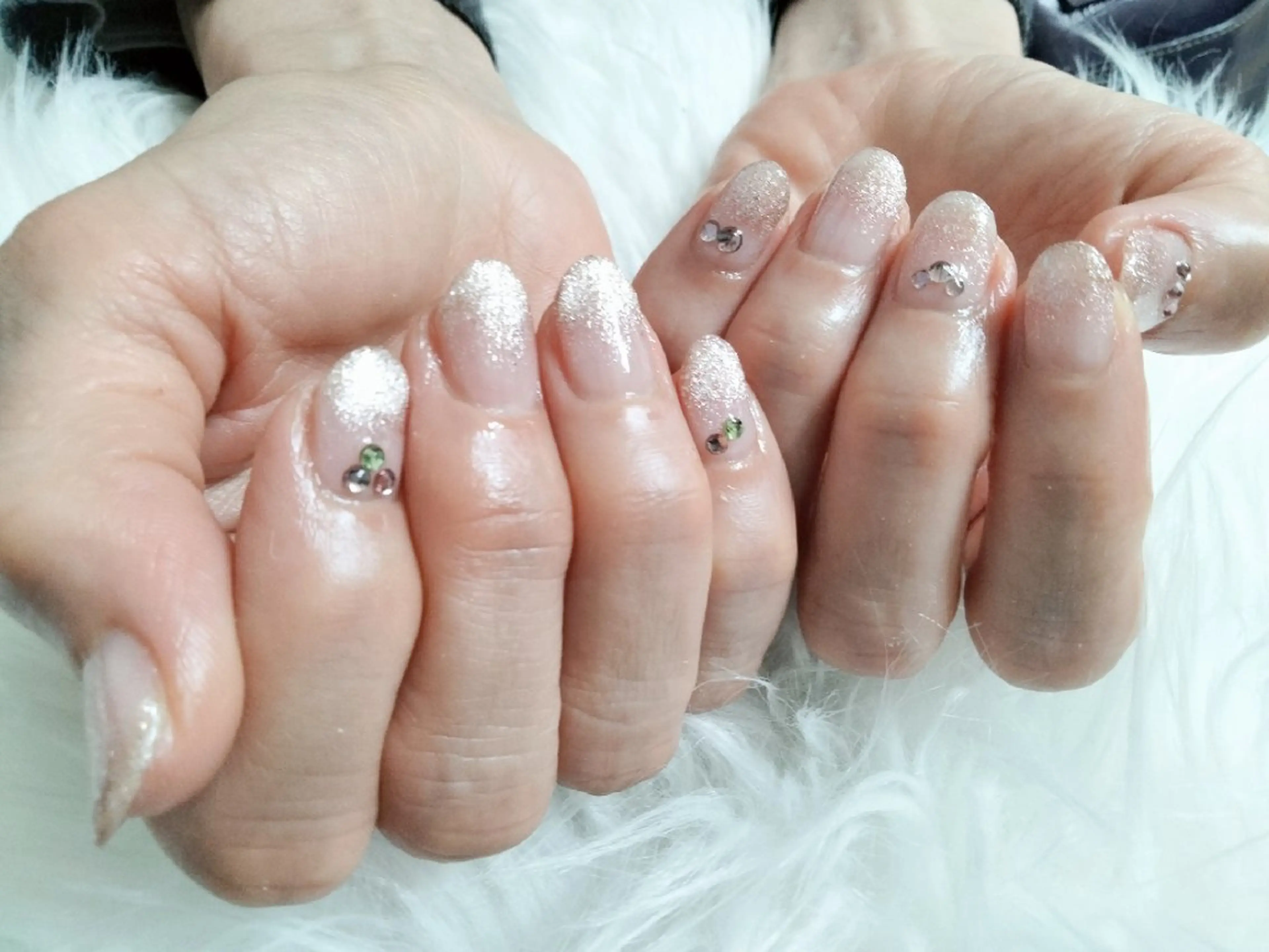 ネイル ストーンネイル ハンドネイル Beaubie  nailサロンのネイルデザイン