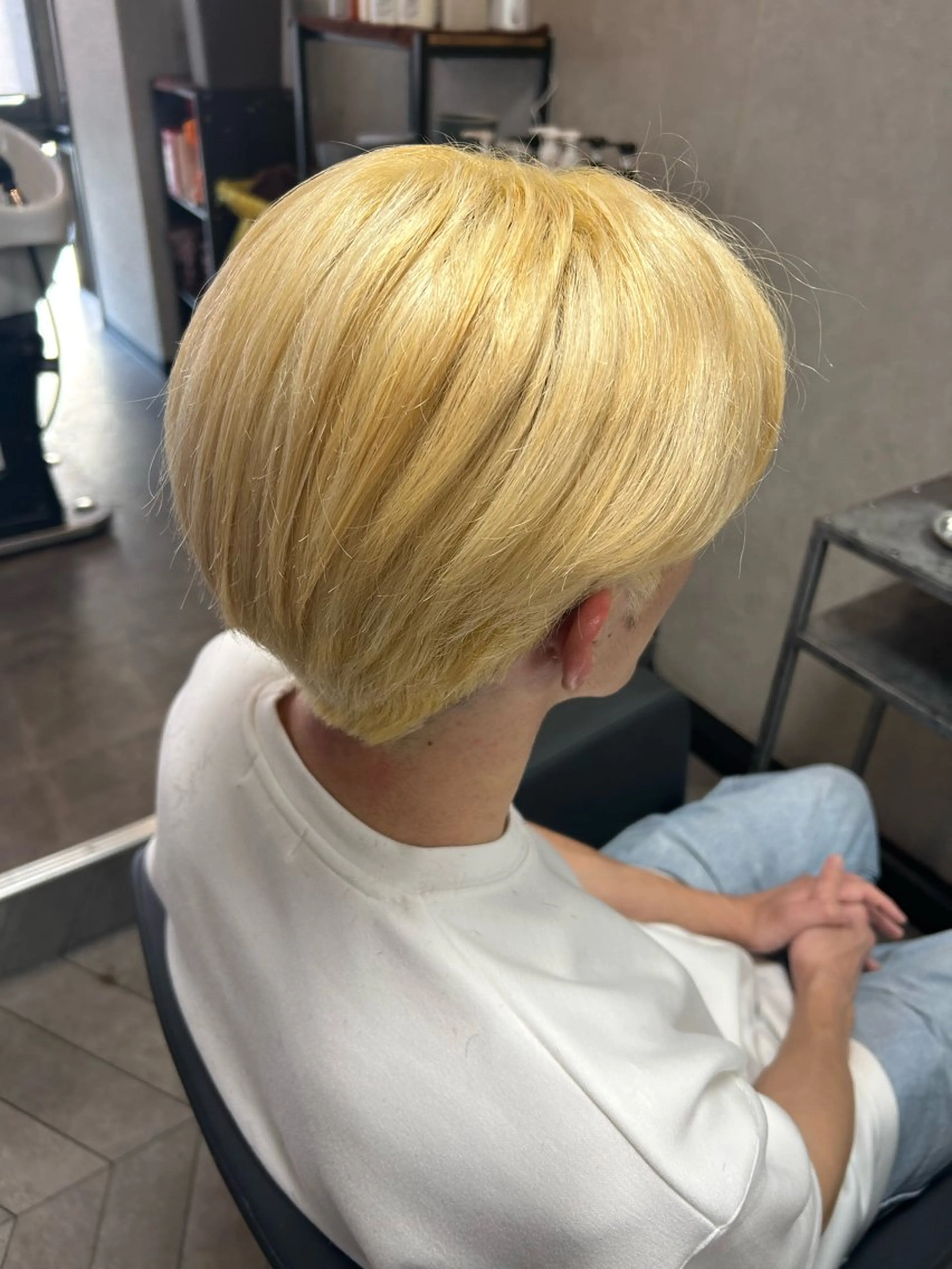 ショート カラー メンズ 抜きっぱなしブロンド ブロンド ヘアカラー est hair 池袋西口所属・♡派手髪カラー♡ 🅝🅐🅝🅐のヘアスタイル