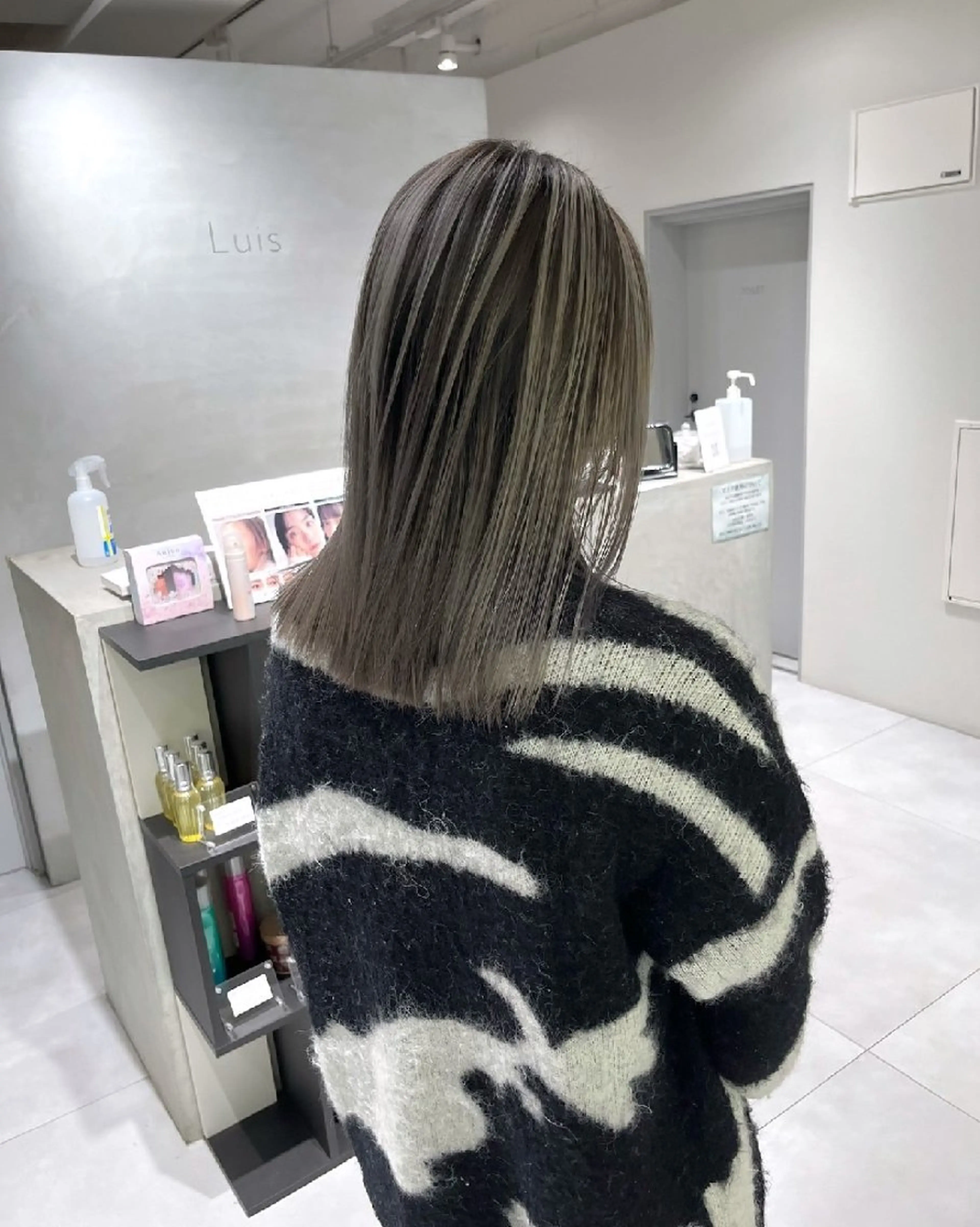 セミロング ハイライト 髪質改善 韓国風ヘア レイヤーカット piLLon 心斎橋のヘアスタイル