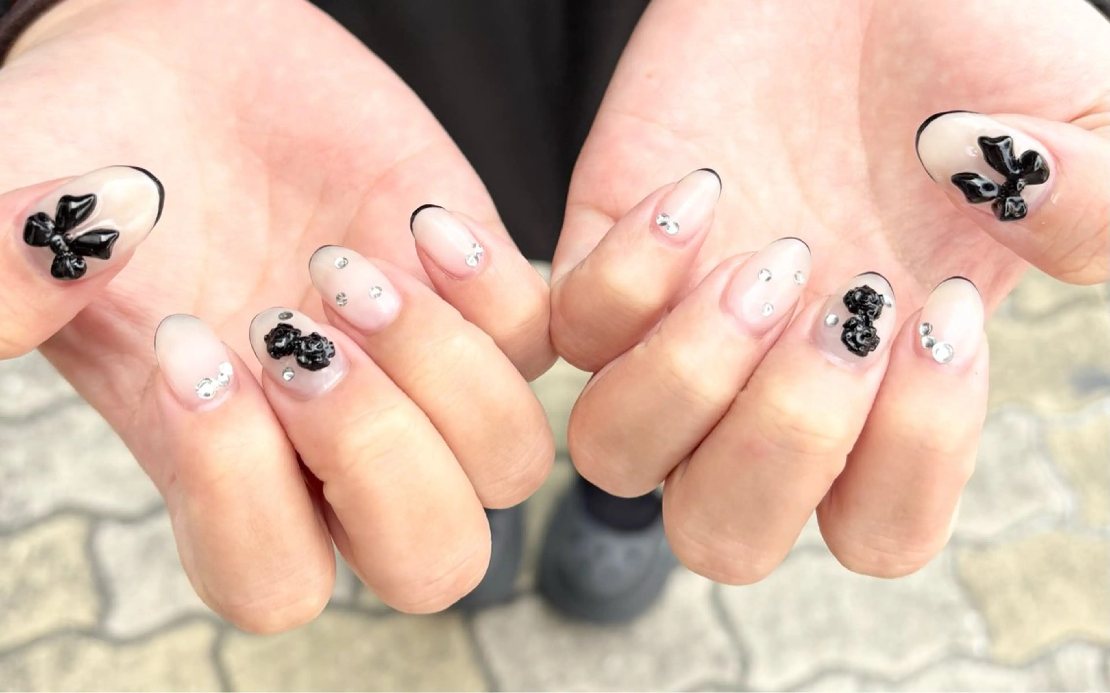 ネイル フレンチネイル 韓国ネイル リボン ワンホンネイル ハンドネイル lealea Ayakaのネイルデザイン