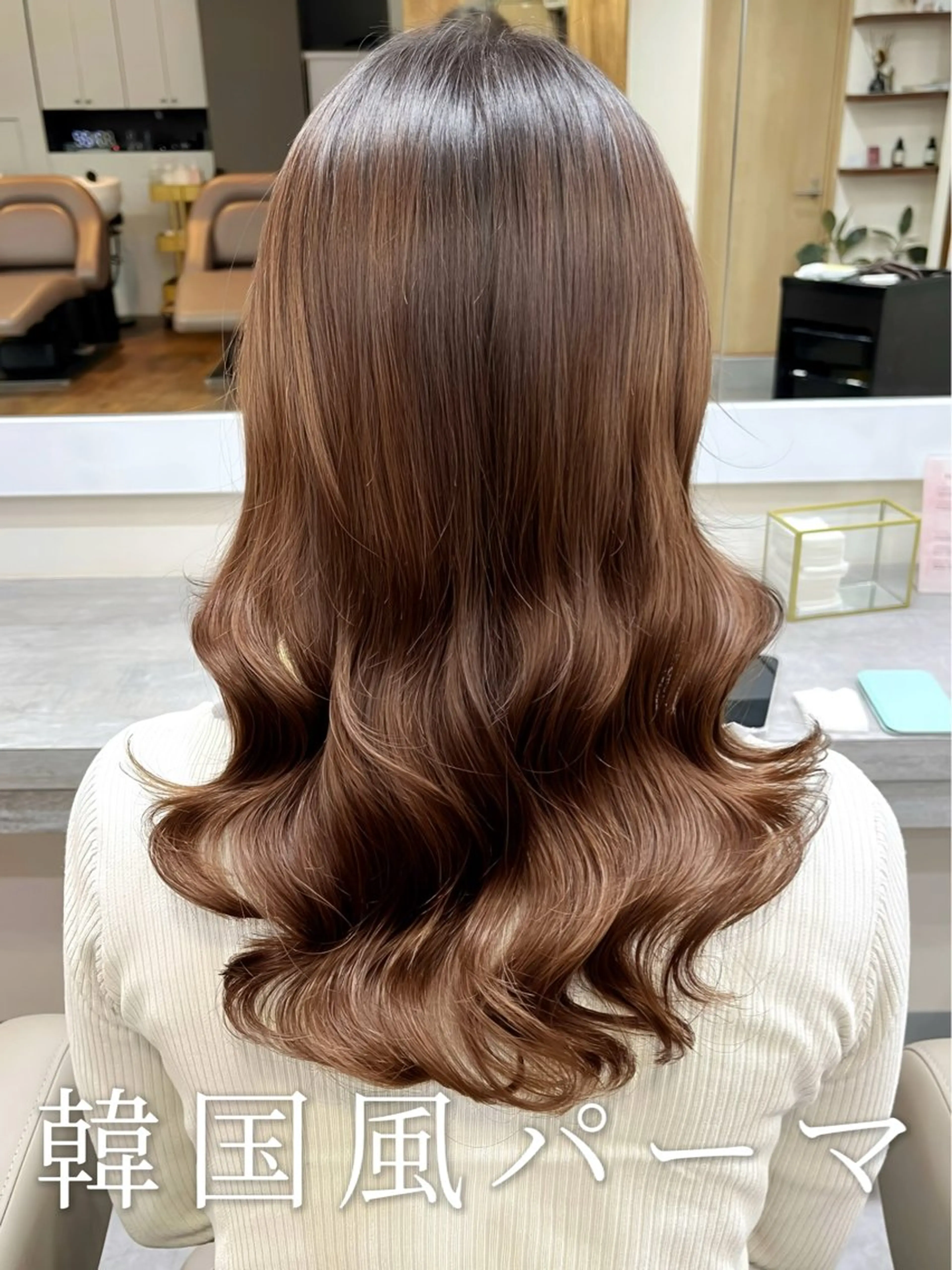 セミロング 波巻きウェーブ 韓国風パーマ 纐纈のヘアスタイル