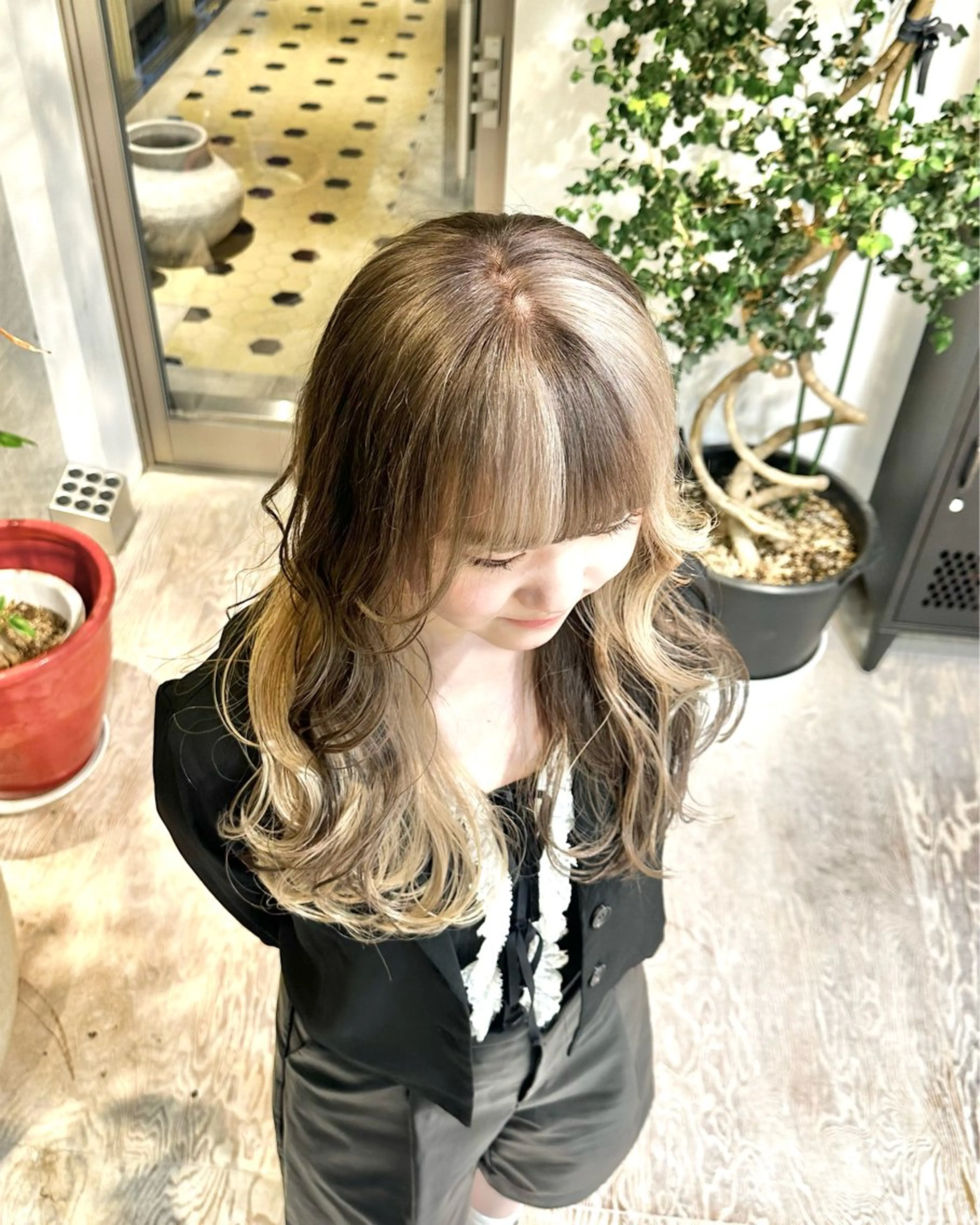 ロング カット ヘアカラー トリートメント 抜きっぱなしブロンド ササキカズマのヘアスタイル