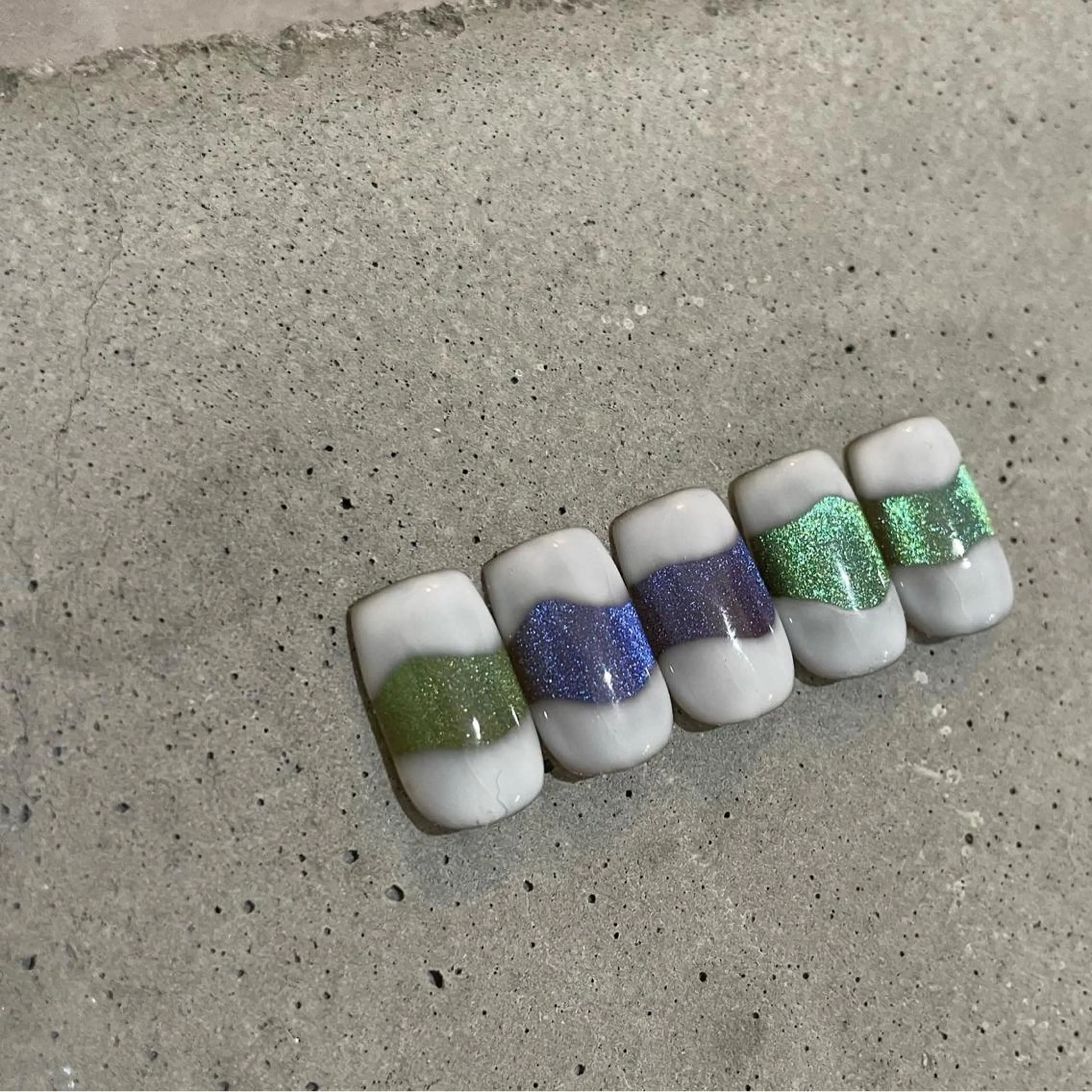 ネイル カジュアル 氷ネイル・うるうるネイル キラキラネイル マグネットネイル ニュアンスネイル ハンドネイル ハンドケア lyly.nail所属・lylynail YUUKAのネイルデザイン