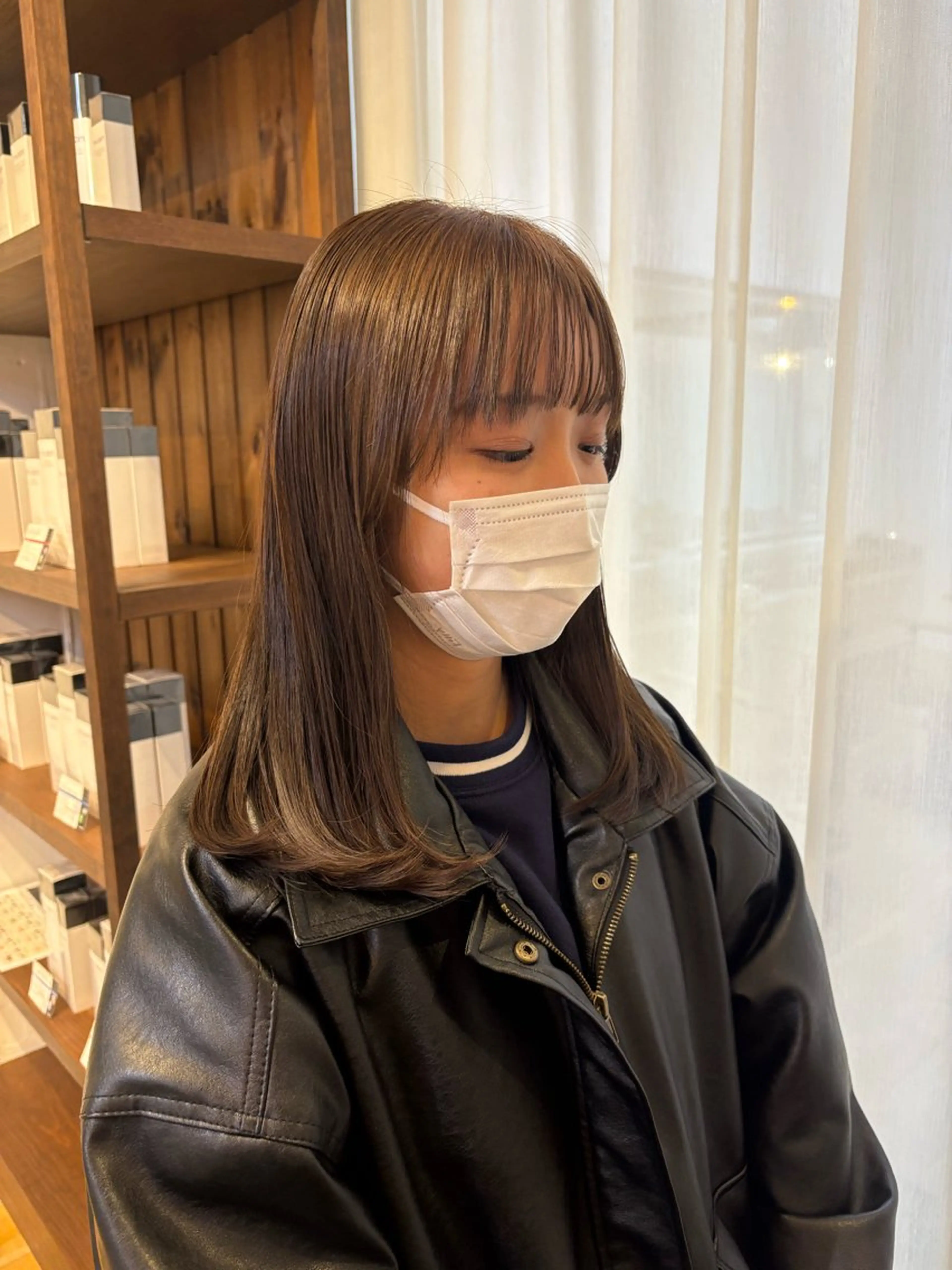 セミロング カラー ベージュカラー ヘーゼル ヘアカラー mina / 透明感ベージュカラーのヘアスタイル