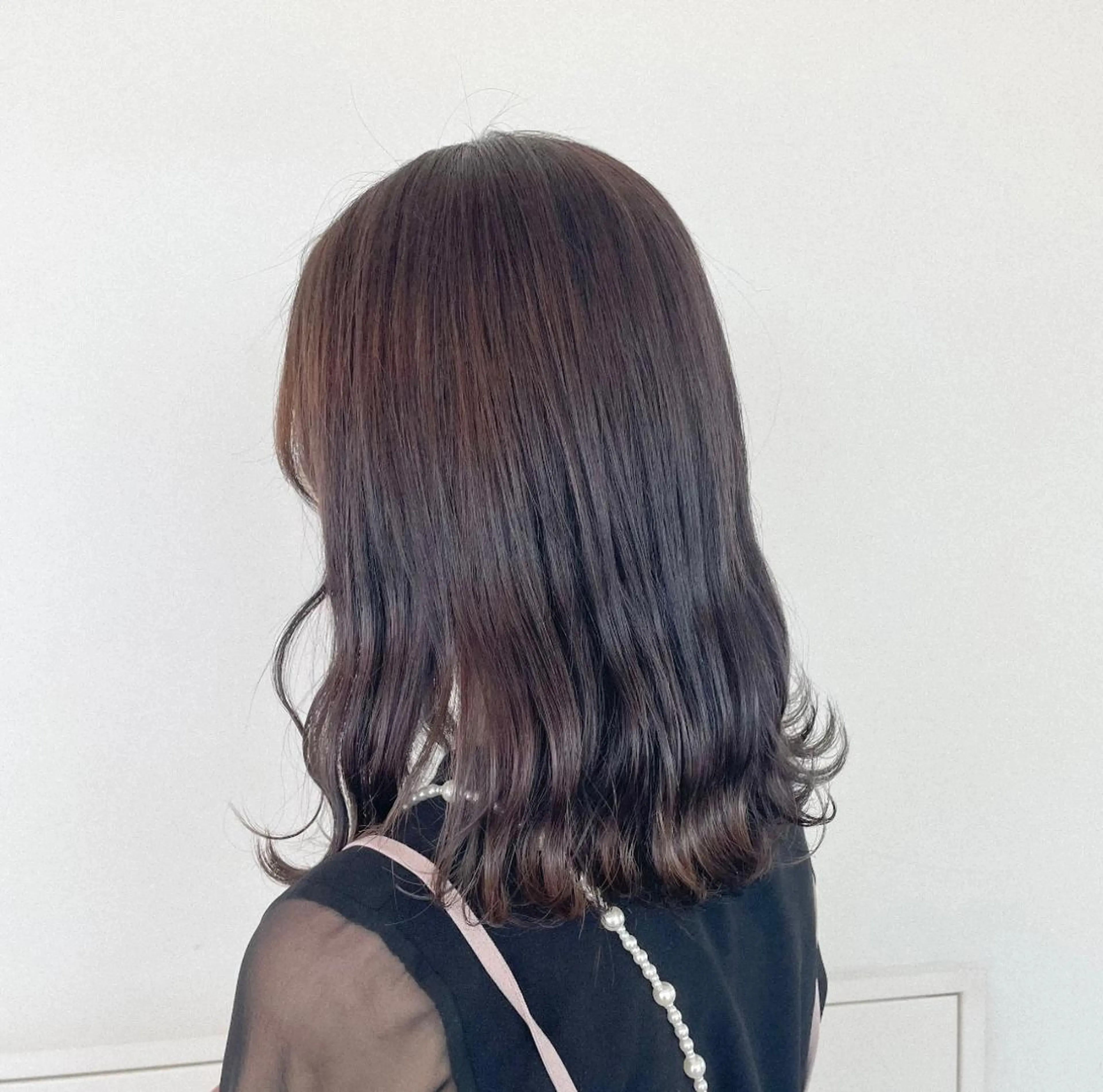 ミディアム カラー グレージュ 落合 美穂のヘアスタイル