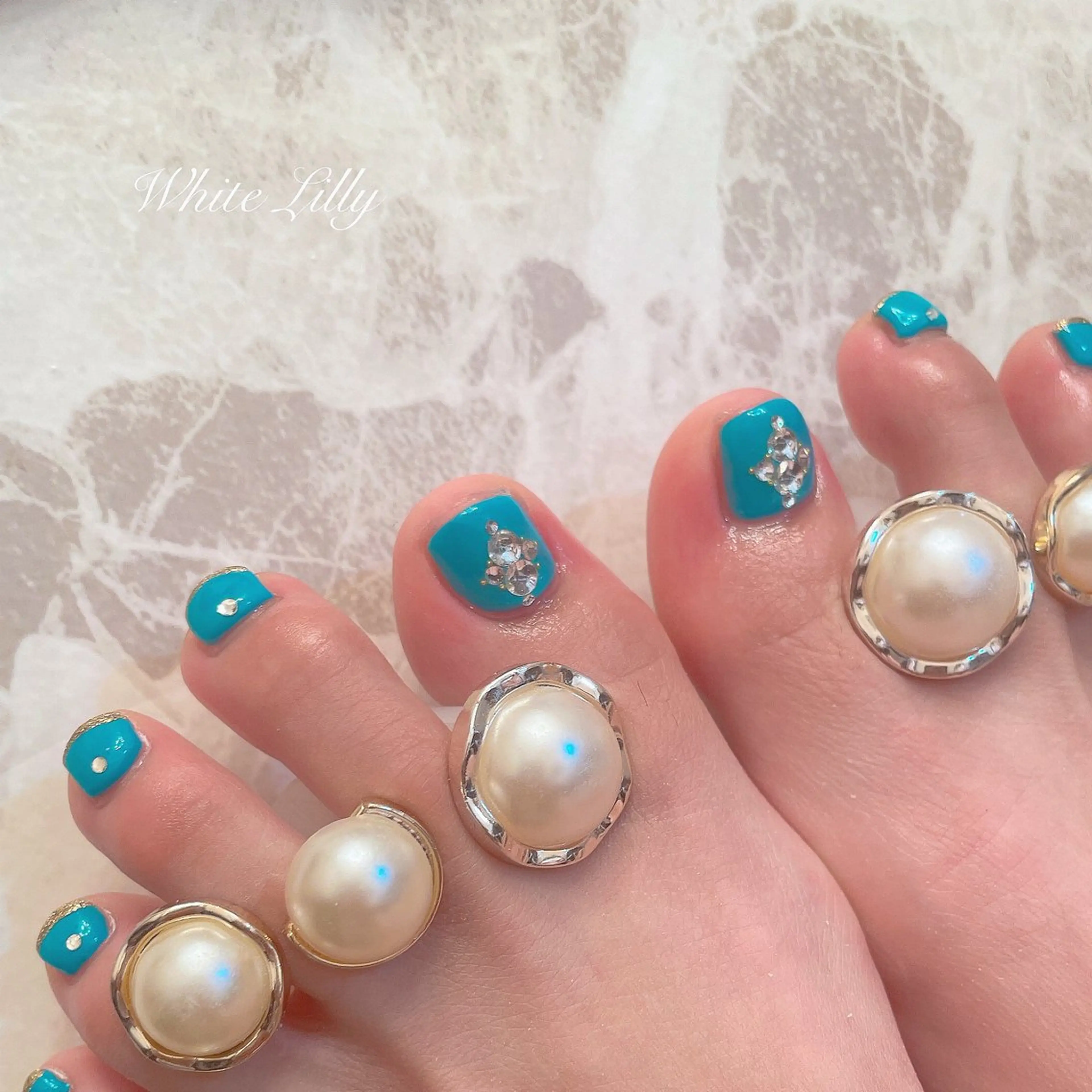 ネイル フットネイル White lily所属・牧田 雅世のネイルデザイン