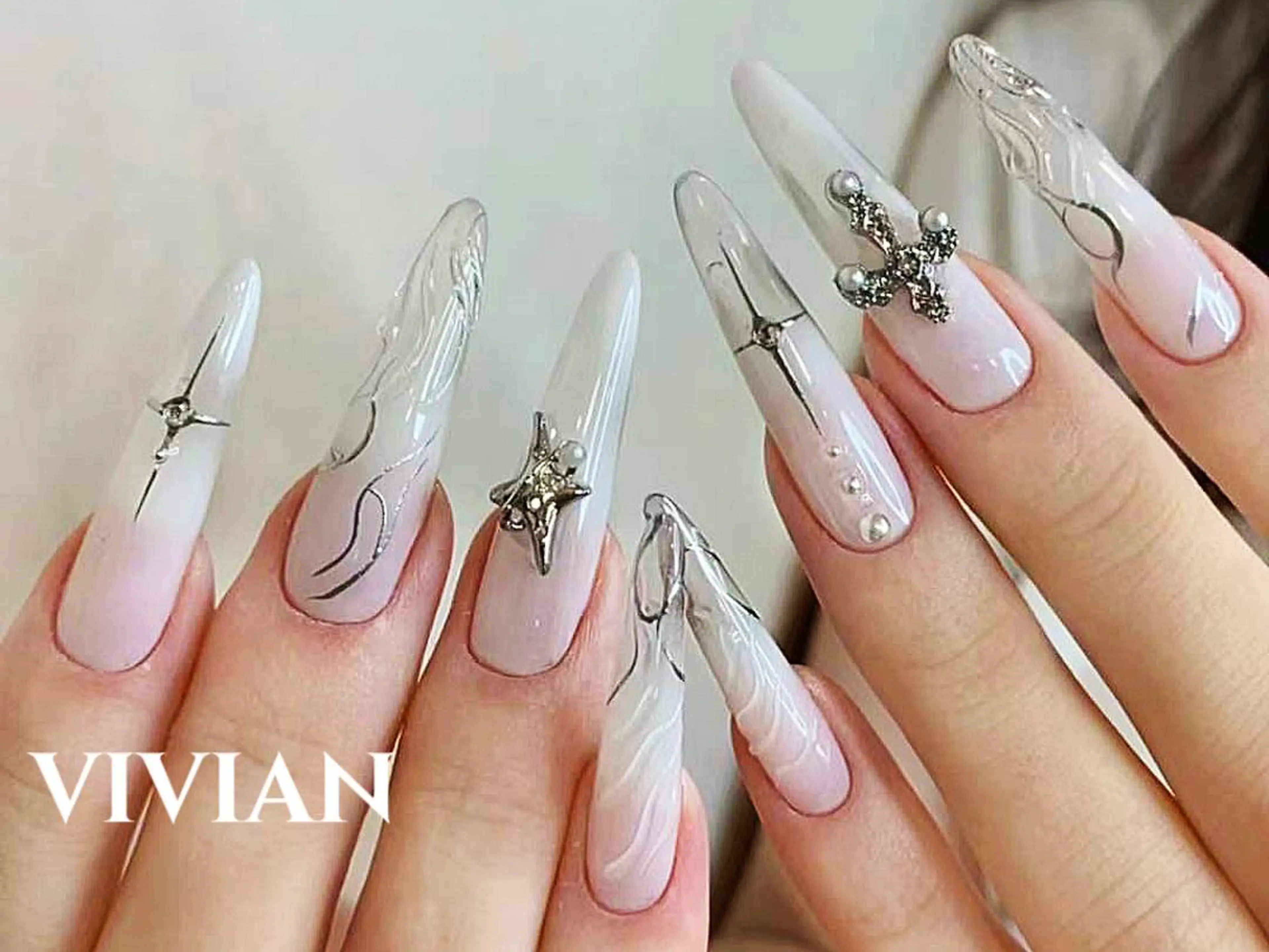 ネイル VIVIAN リサのネイルデザイン