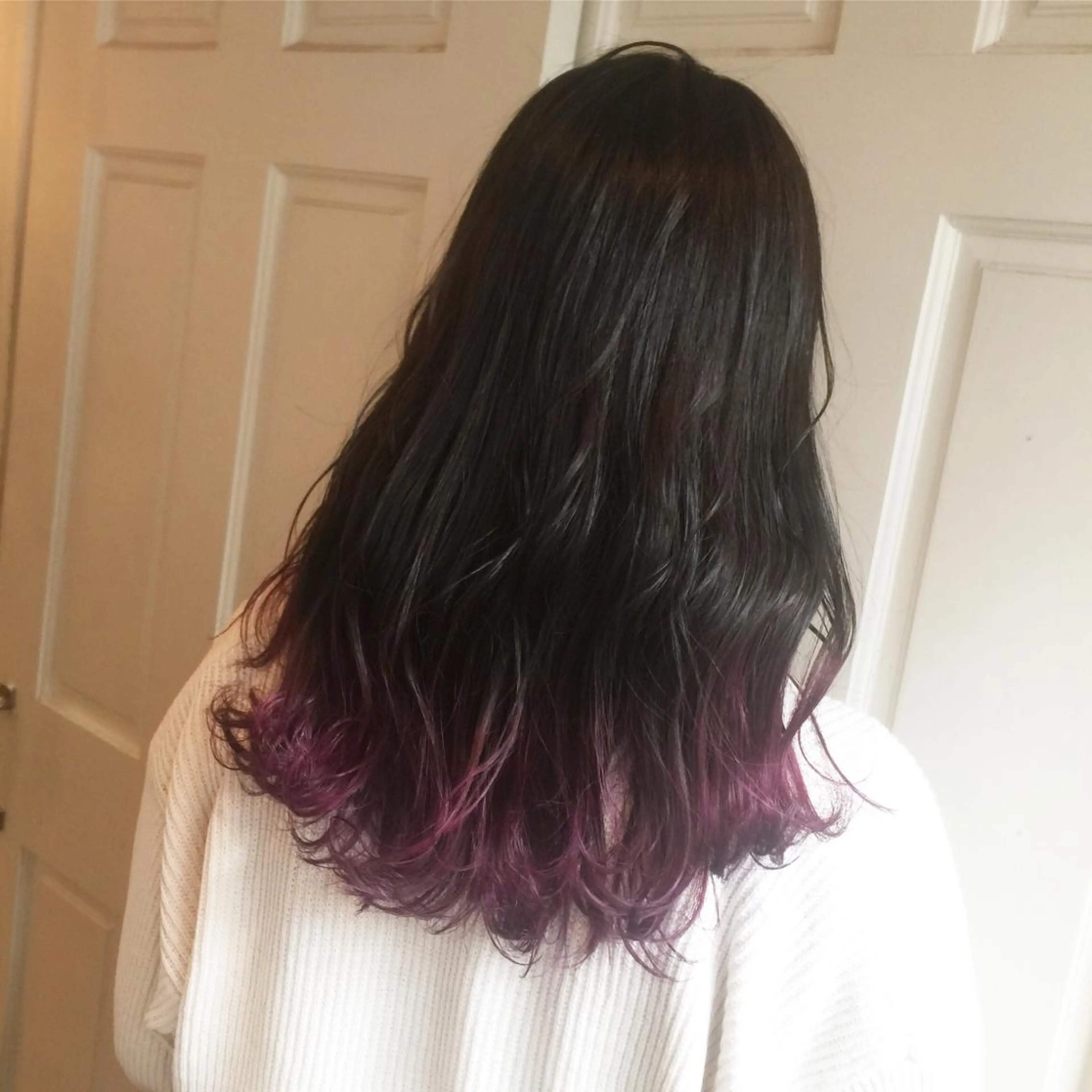 セミロング カラー グラデーションカラー パープルカラー レッドカラー ホワイト&レイヤーカ ットエクステ長畠俊輔のヘアスタイル