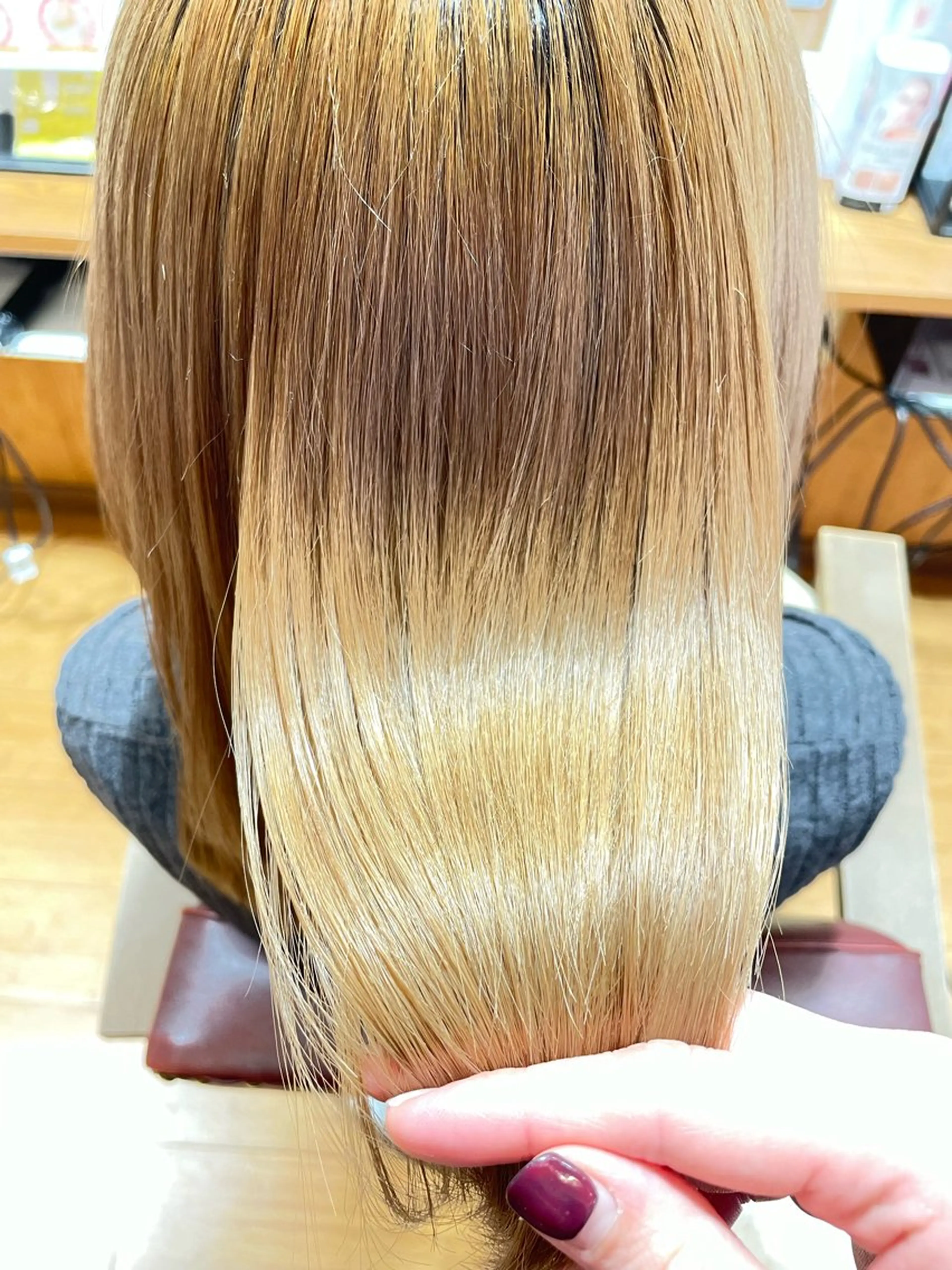 セミロング 縮毛矯正 まつげパーマカラー モデルBAGUS凜華のヘアスタイル