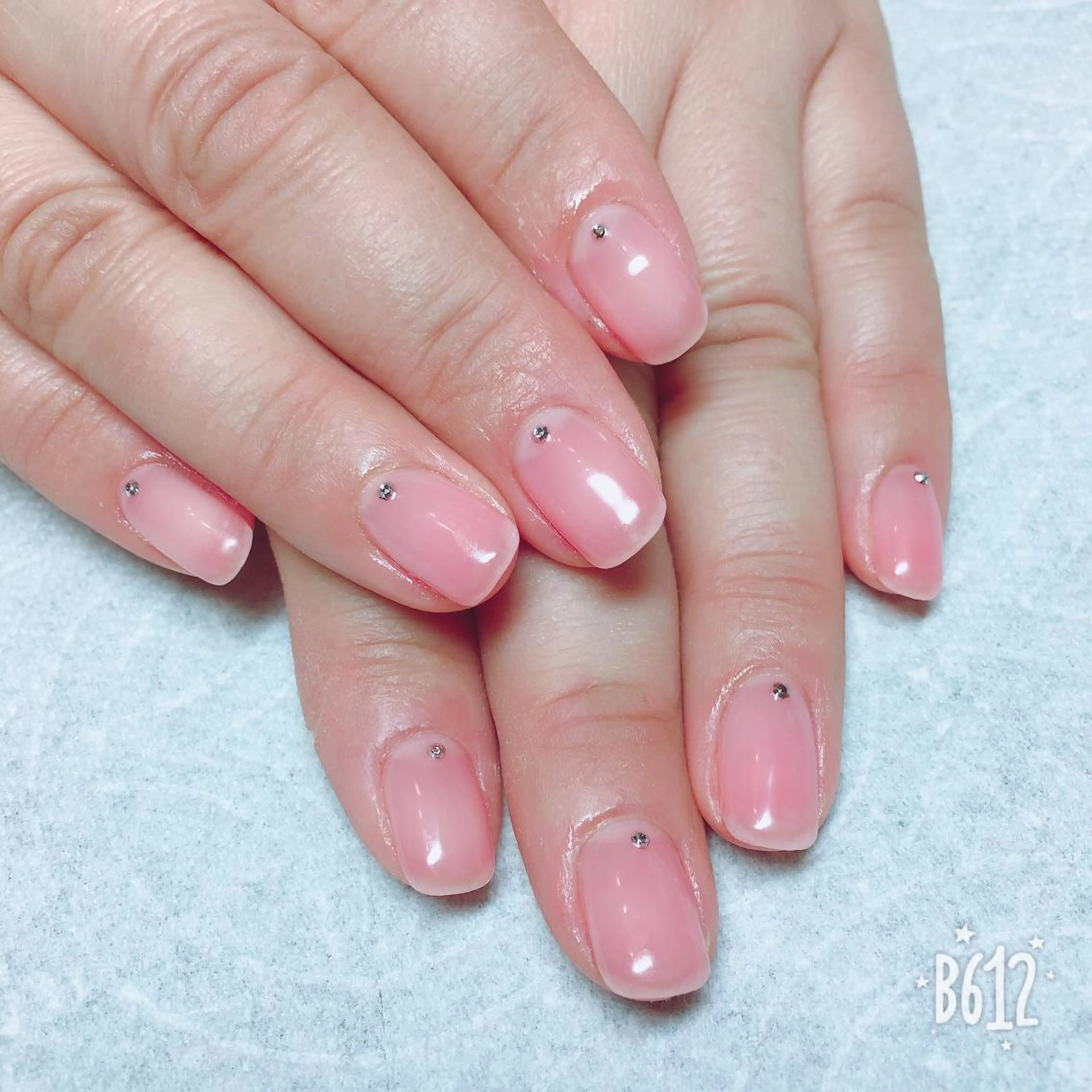 ネイル ピンク THECOLORS所属・近貞 莉奈のネイルデザイン