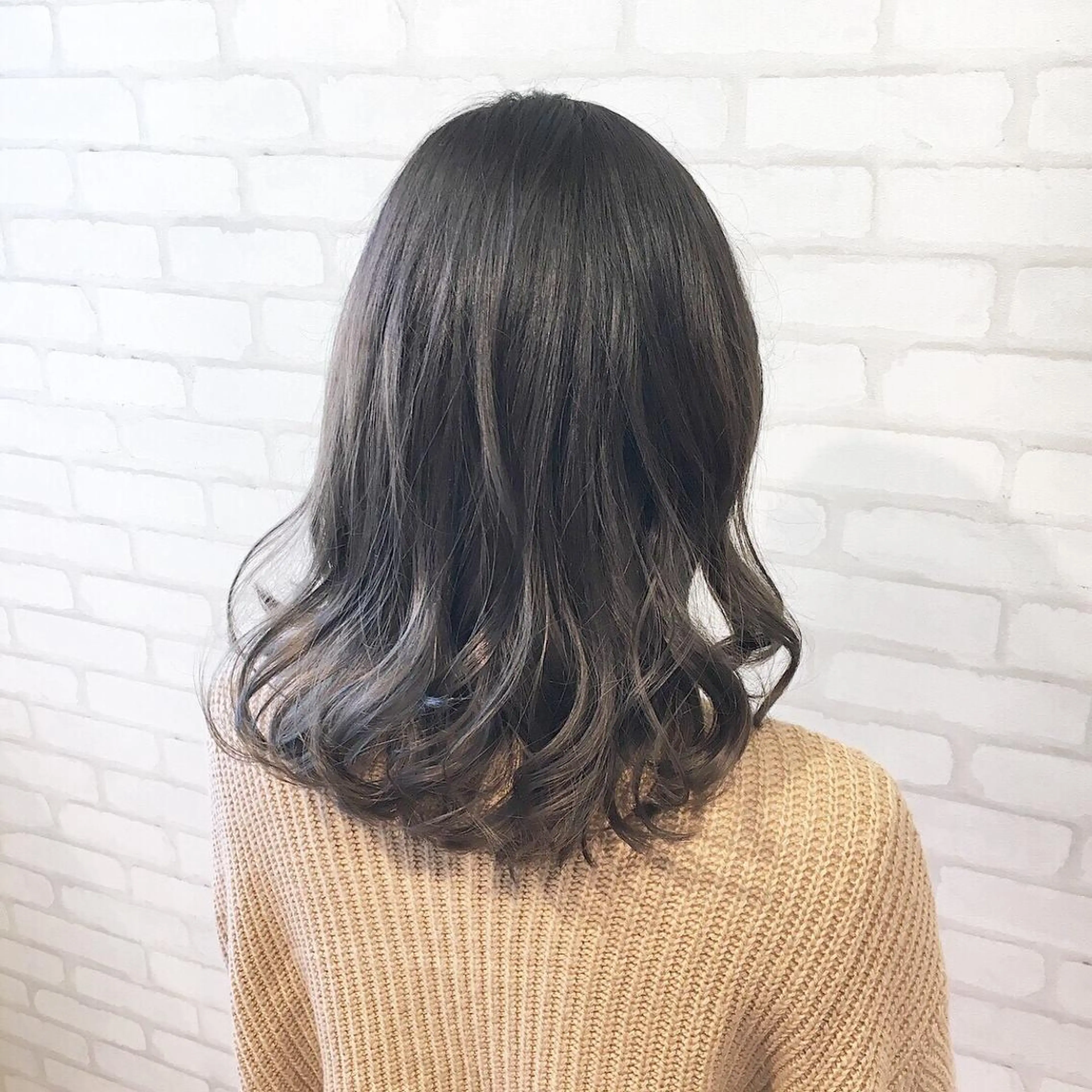 セミロング ミヤザキ タクトのヘアスタイル